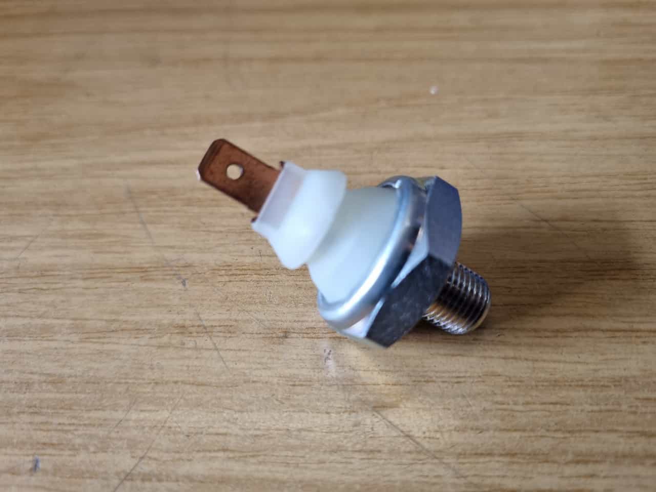 Öldruckschalter am Zylinderkopf PY Polo G40 Öldruckbereich von 0,15-0,45 bar