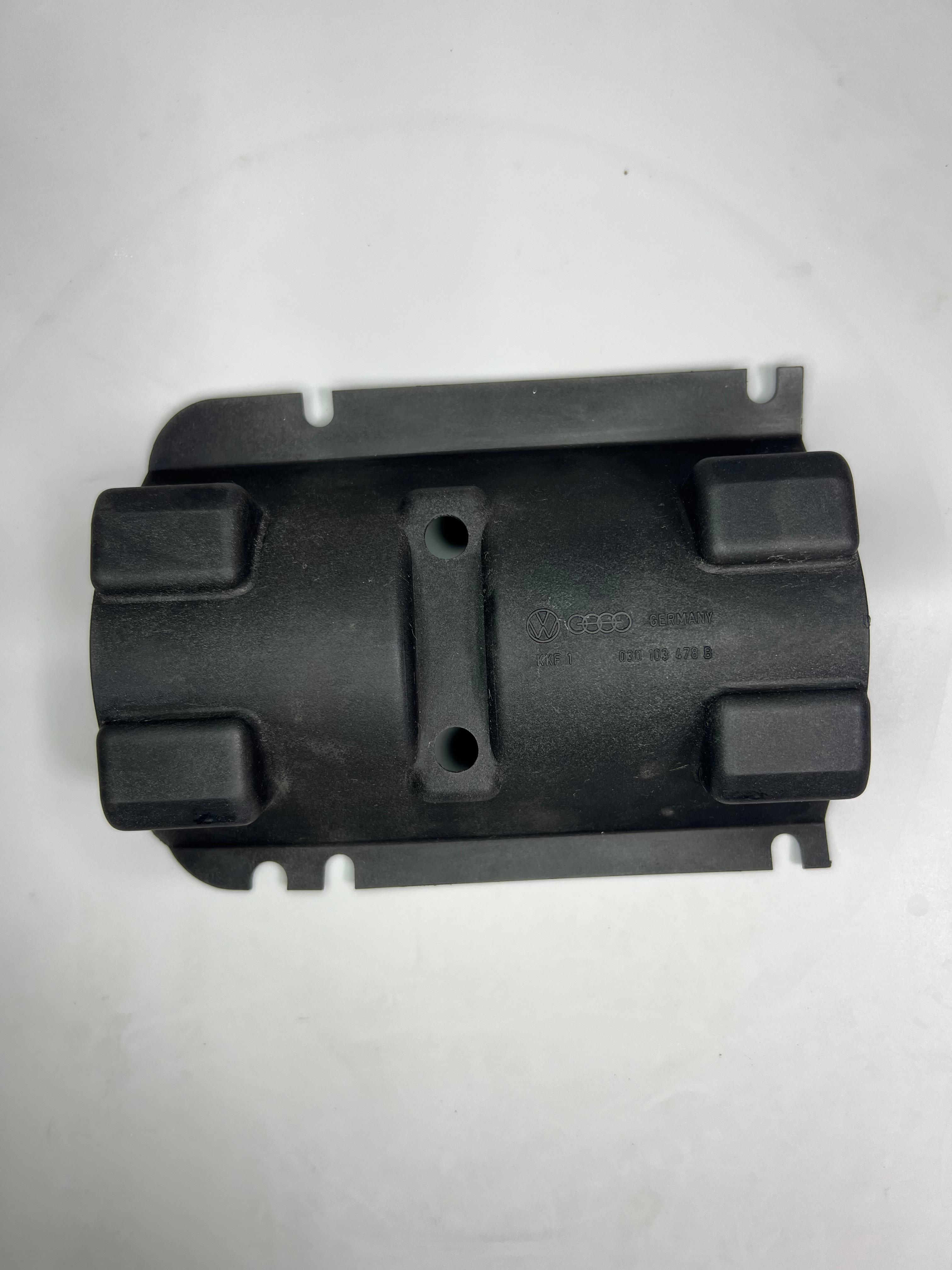 Ölabweiser unter dem Ventildeckel  für G40 Motoren original Teilenummer : 030 103 478 B