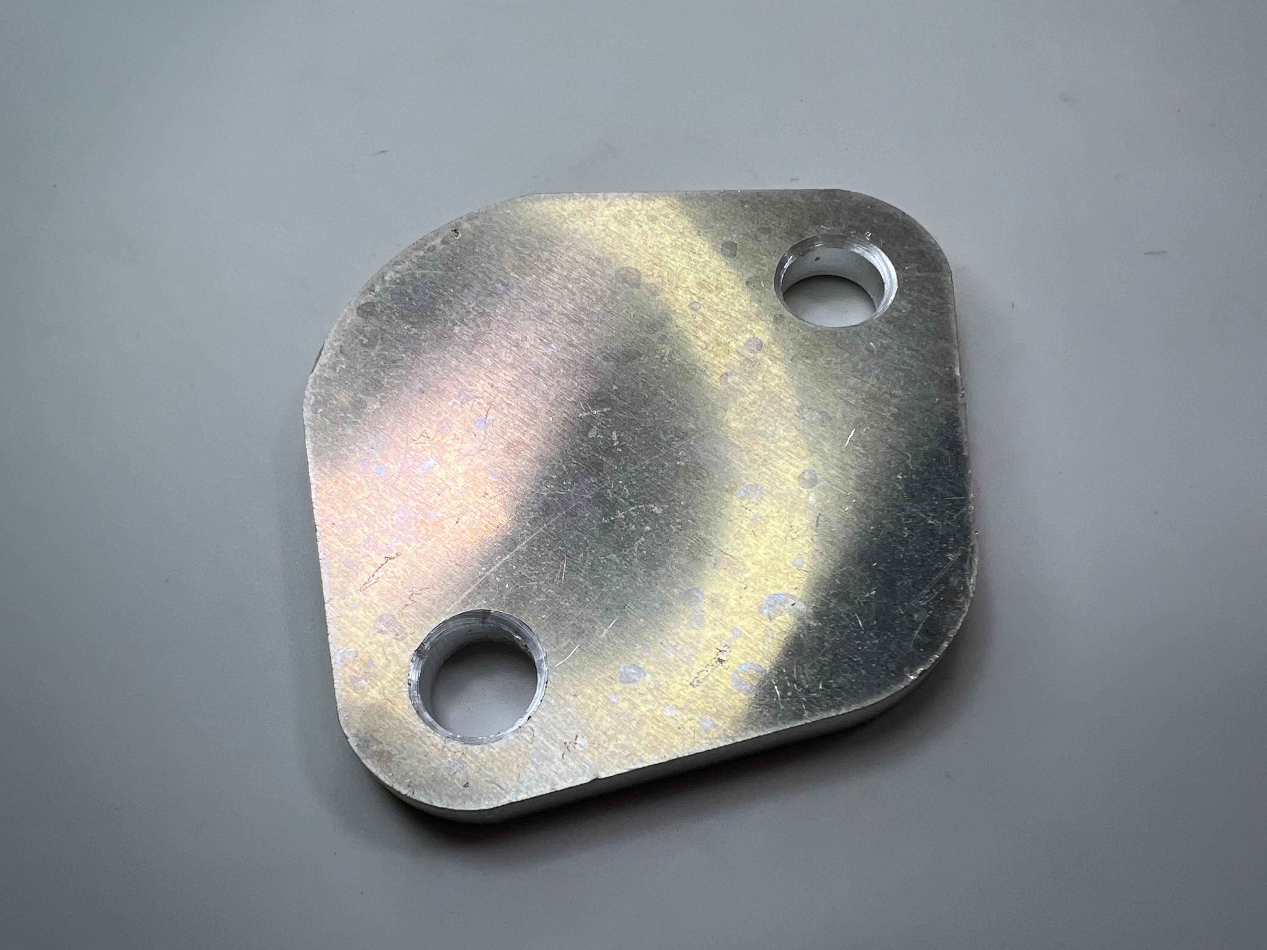 Aluminium Abdeckplatte für die mechanische Kraftstoffpumpe Polo 1 mit Schlepphebelkopf bis Baujahr 1