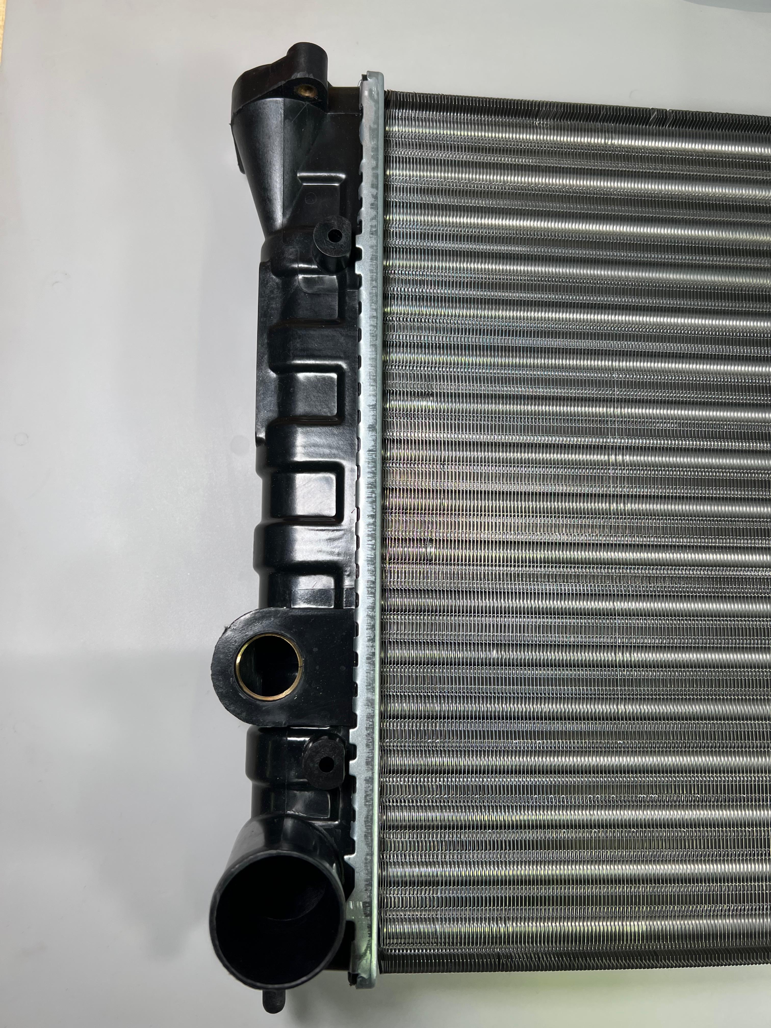Wasserkühler mit Kunststoffkästen Golf II G60 mit 630mm Corrado und Golf 2 G60