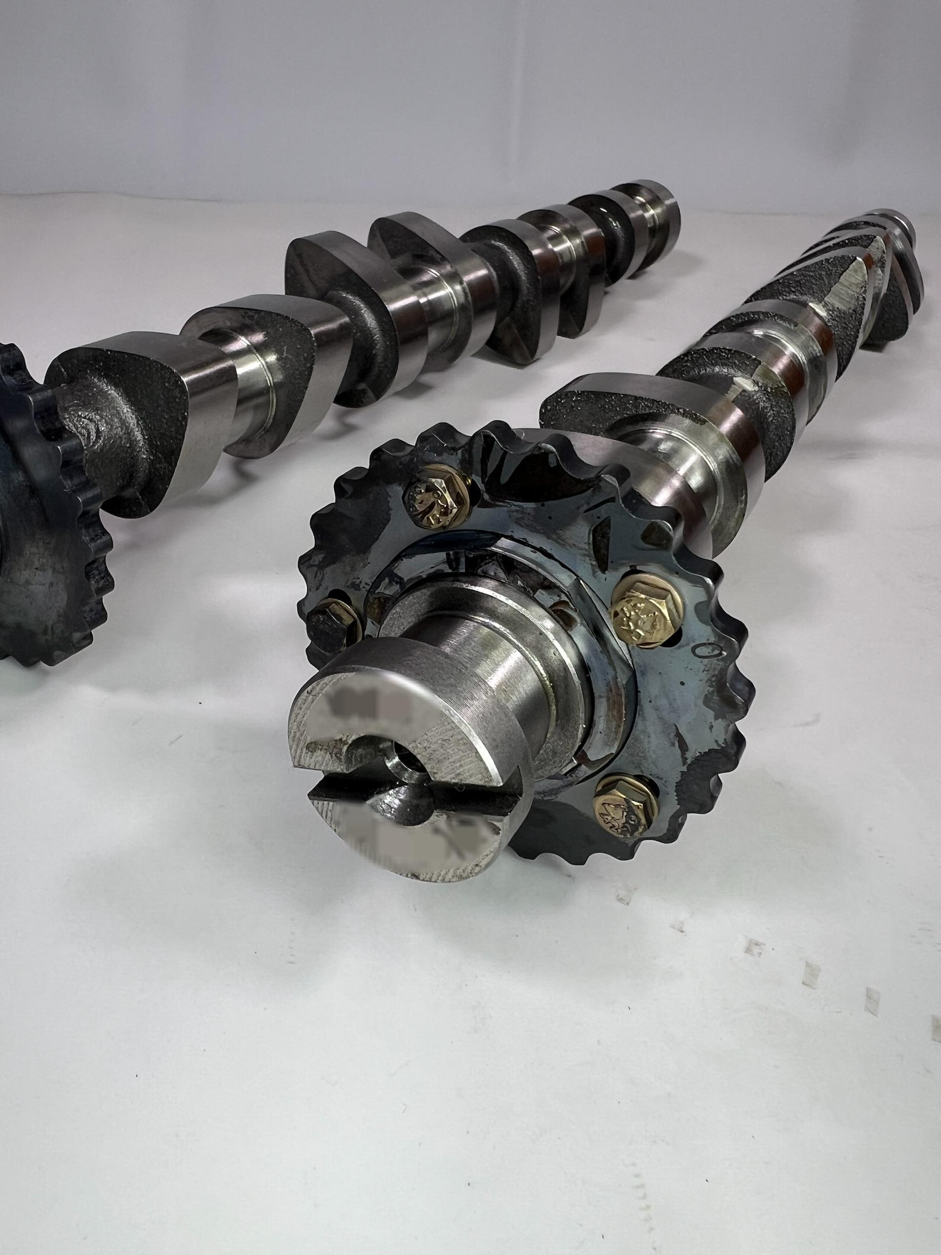 Nockenwellen für den 16V Motor 1,8 1,9 2,0 Liter mit montierten Zahnrädern für aufgeladene Motoren