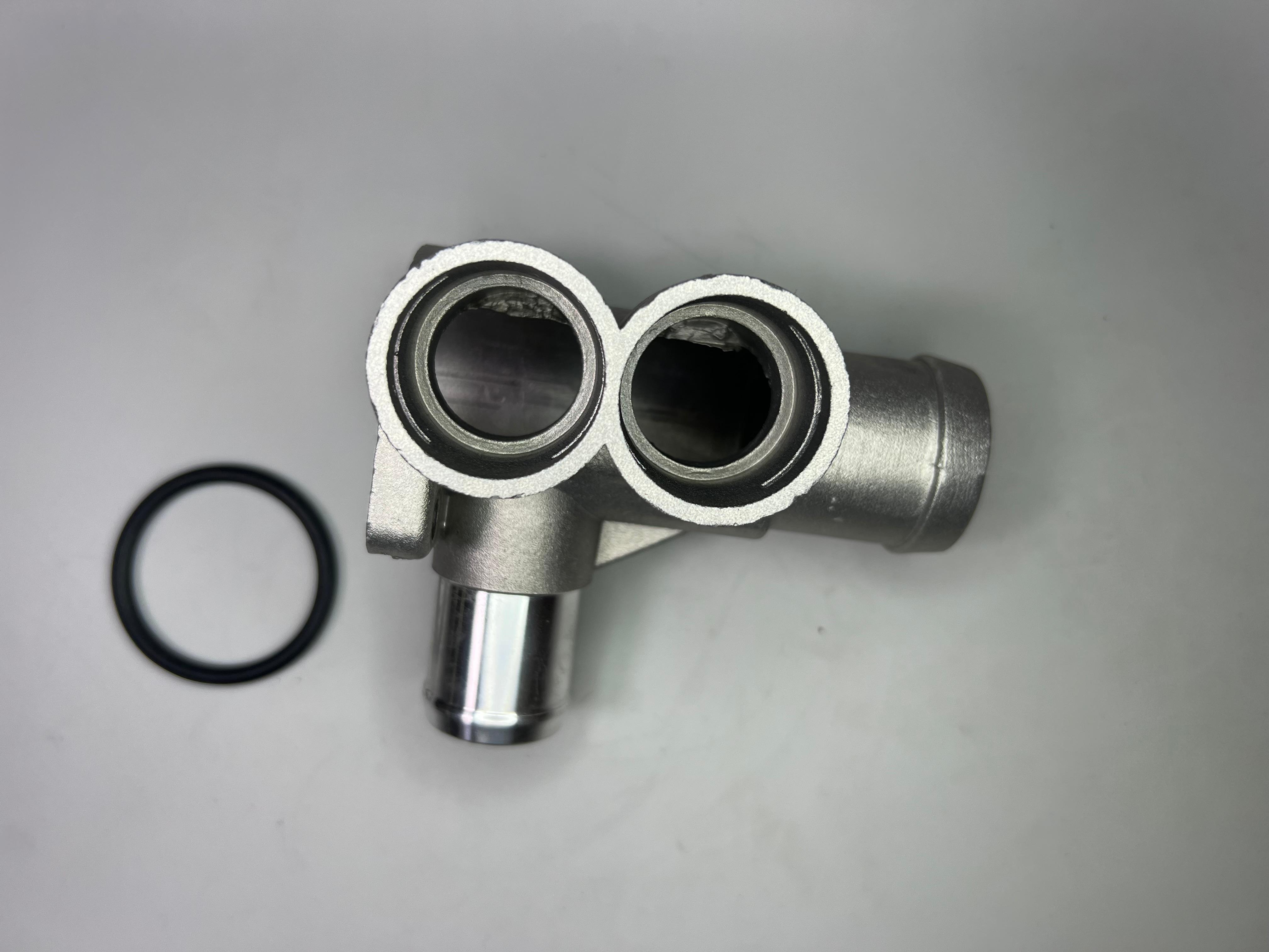 G60 Wasserflansch aus Aluminium Feinguss vorne am Zylinderkopf mit Dichtring