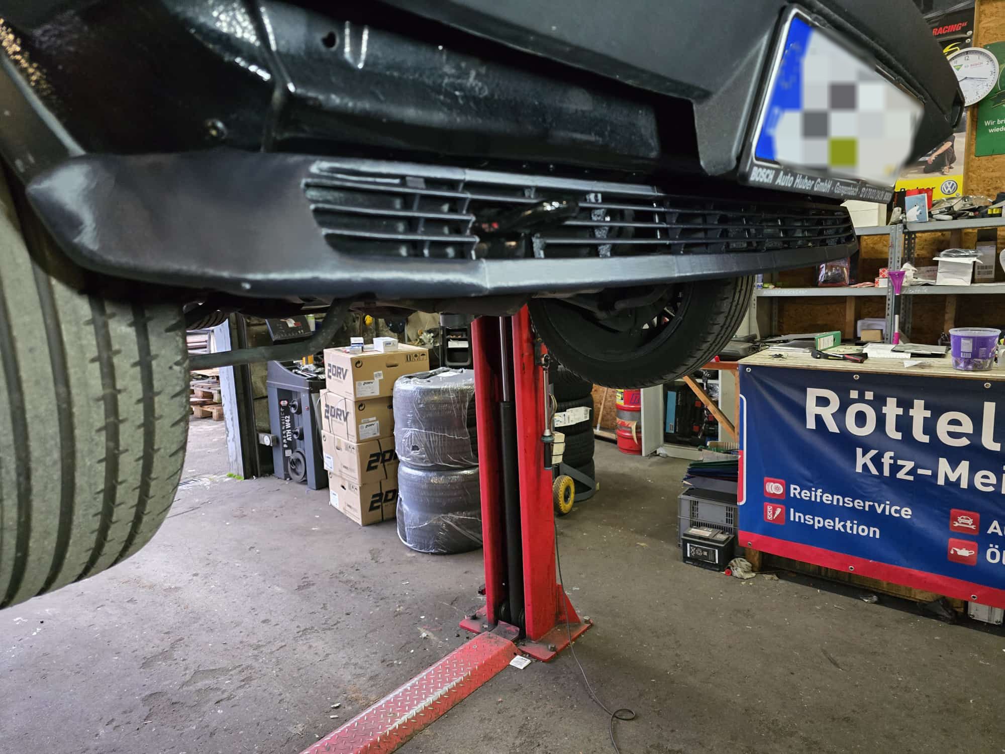Polo II G40 original Frontspoiler als Nachbau mit Schrauben Nieten und Clips