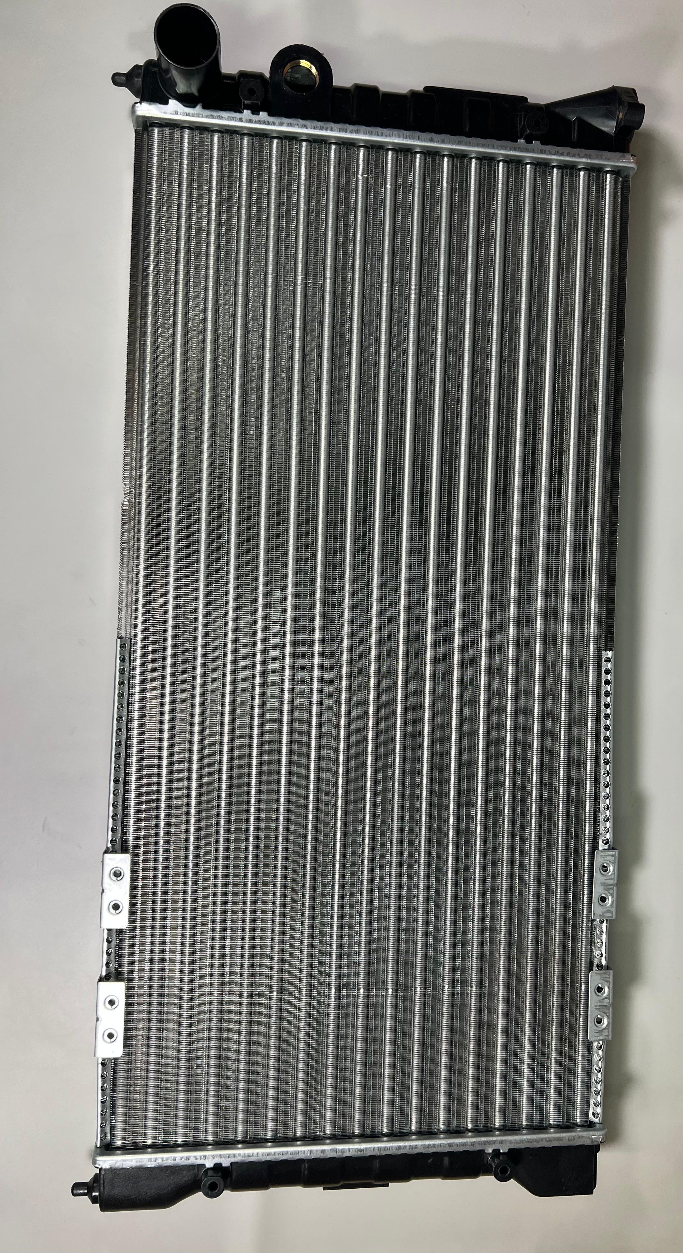 Wasserkühler mit Kunststoffkästen Golf II G60 mit 630mm Corrado und Golf 2 G60