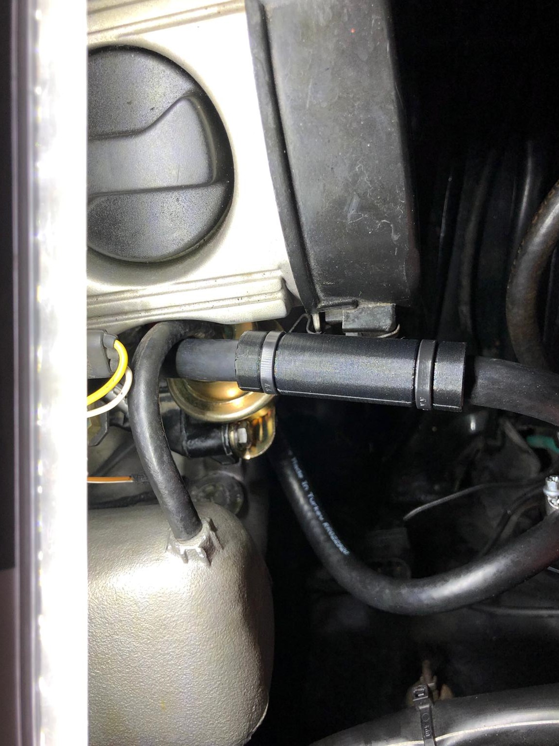 Schutzhülle für den Kraftstoffschlauch in 8 mm Durchmesser