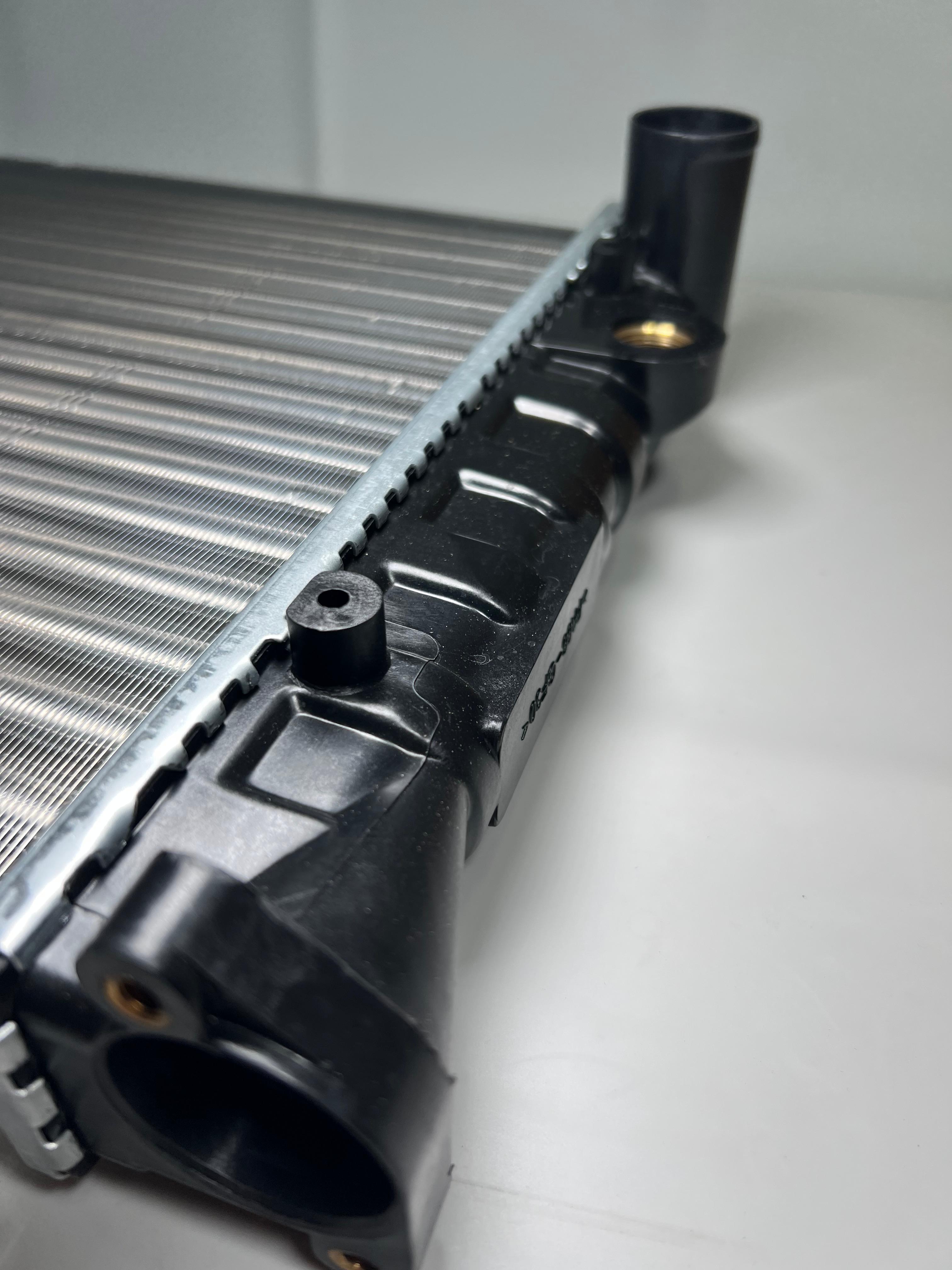 Wasserkühler mit Kunststoffkästen Golf II G60 mit 630mm Corrado und Golf 2 G60