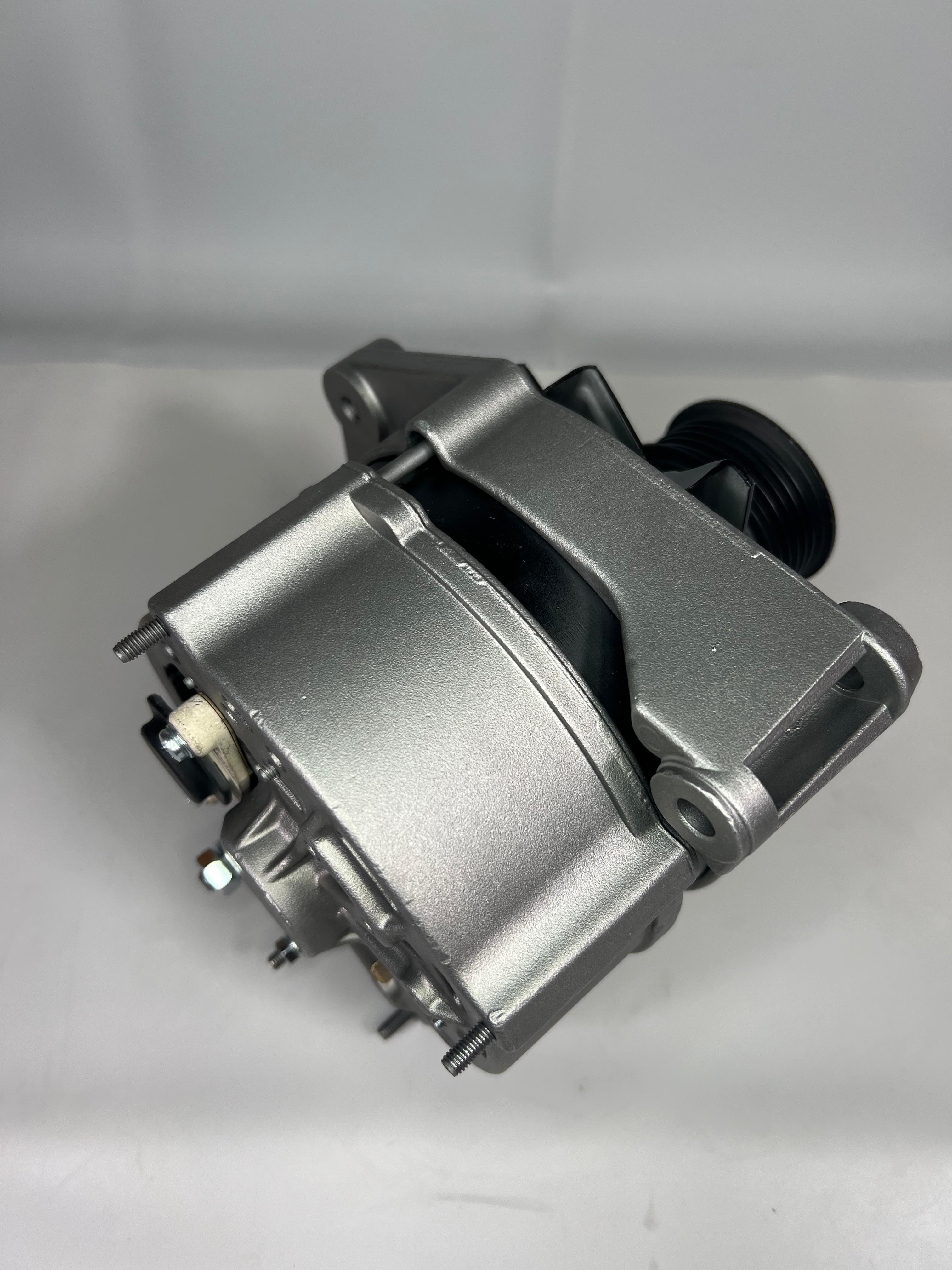 Generator für die Golf, Passat, Corrado mit 90 Ampère mit der original Teilenummer : 073 903 023 A