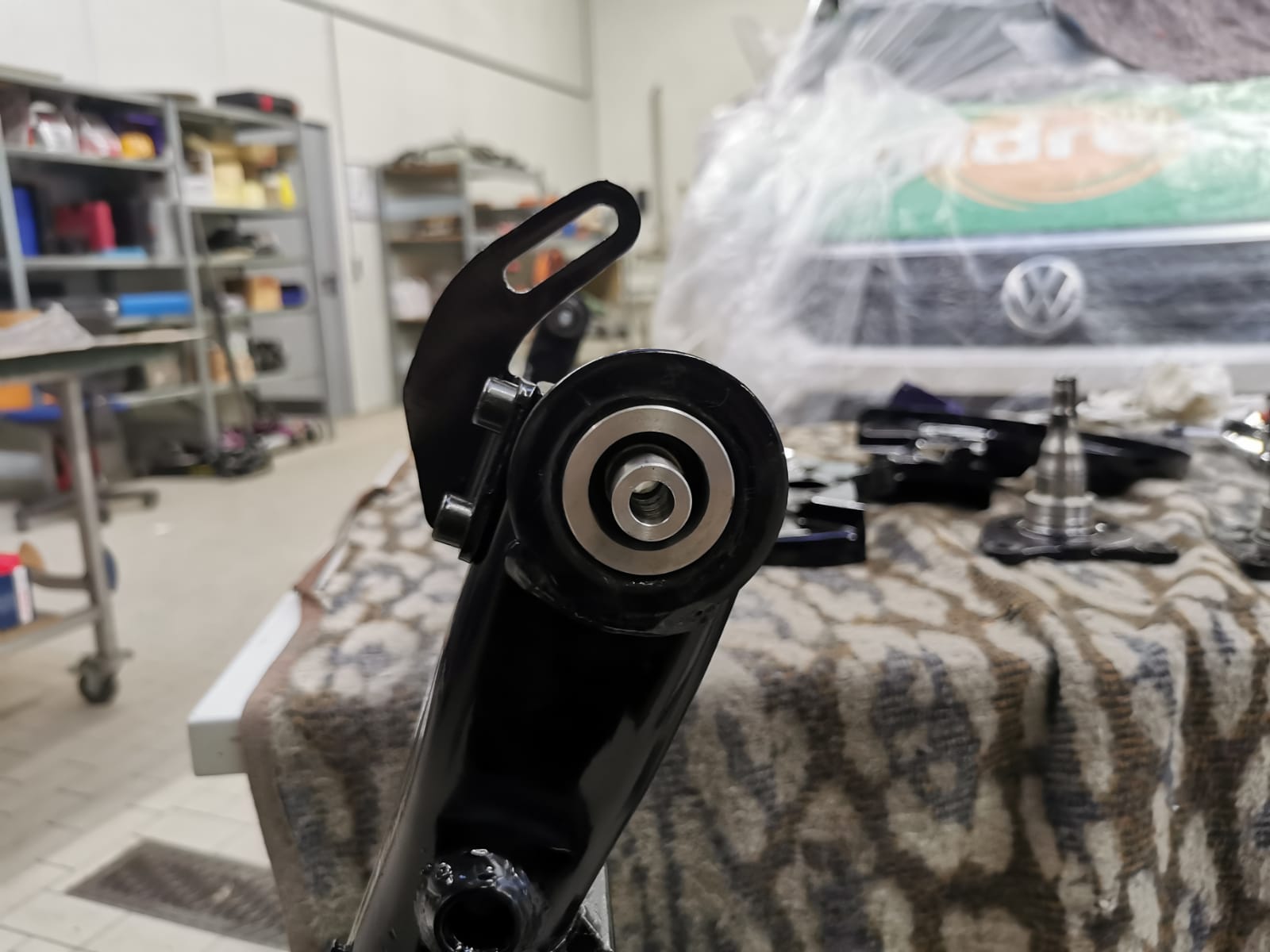 Hinterachse Polo G40 mit Stabilisator verzinkt gepulvert und Hohlraumversiegelt