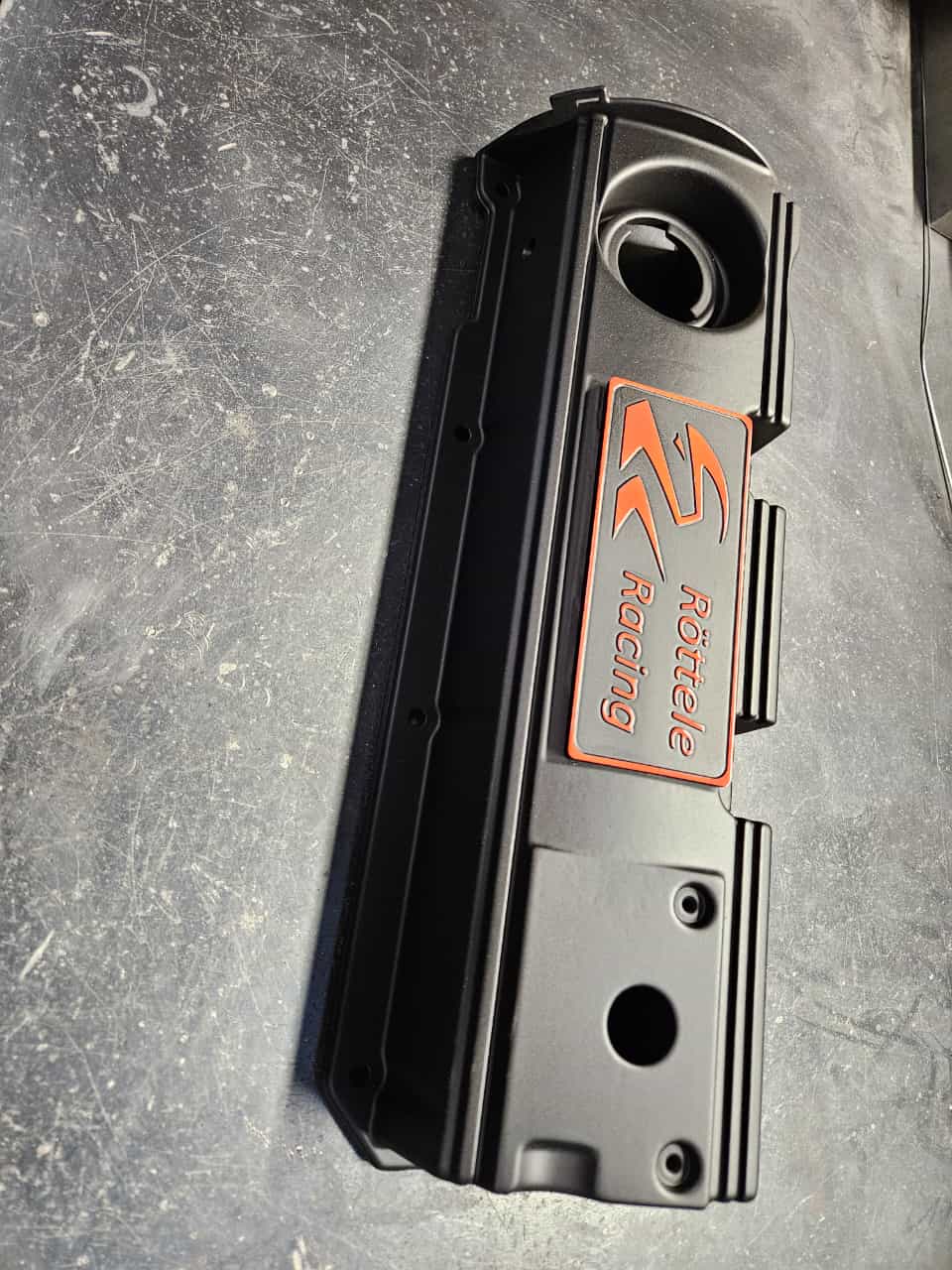 Ventildeckel Golf Corrado Passat G60 mit unserem Logo in den Farben Blau, Rot, Gelb Röttele Racing