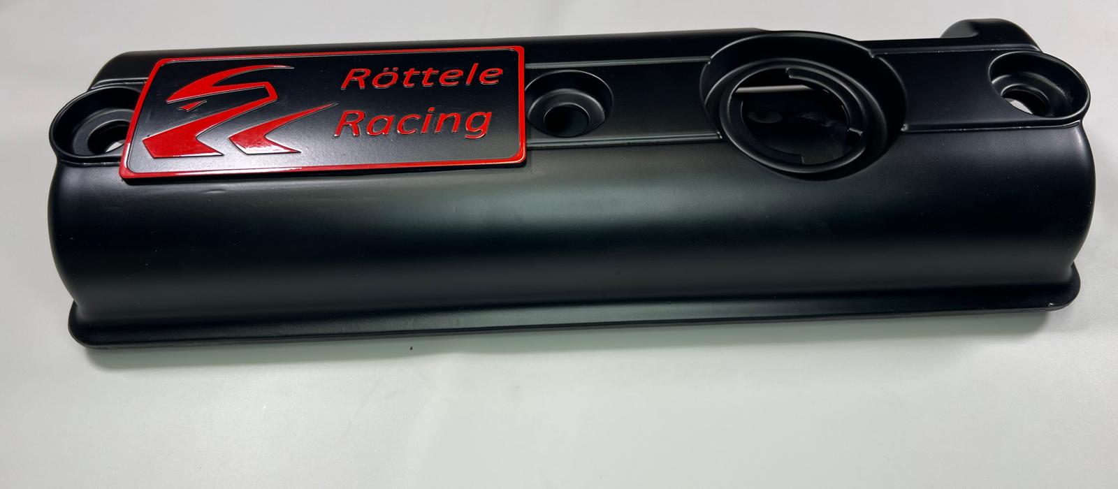 Ventildeckel Polo Hydrostößelmotor mit unserem Logo in den Farben Blau, Rot und Gelb Röttele Racing