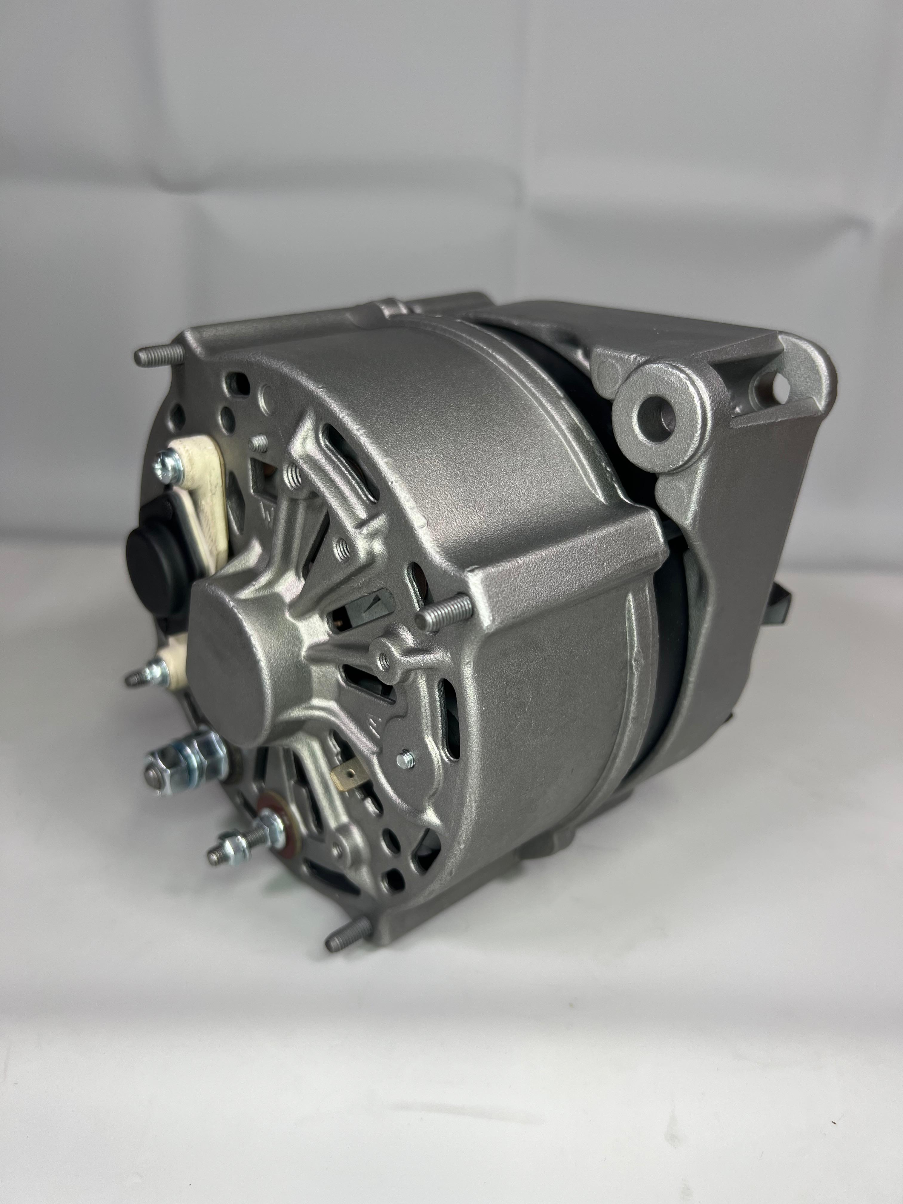 Generator für die Golf, Passat, Corrado mit 90 Ampère mit der original Teilenummer : 073 903 023 A