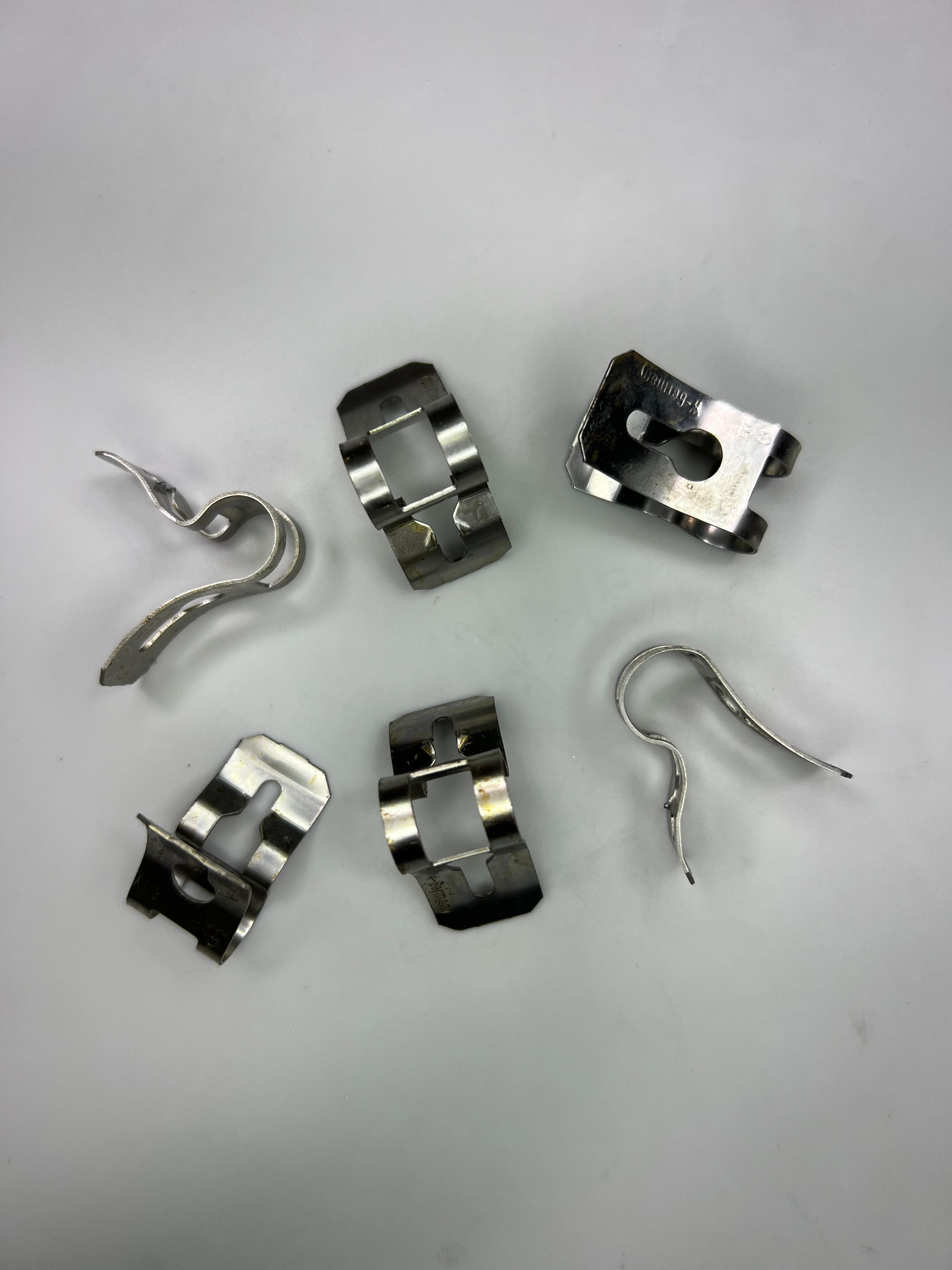Clip für die Handbremsseile an der Hinterachse Polo G40
