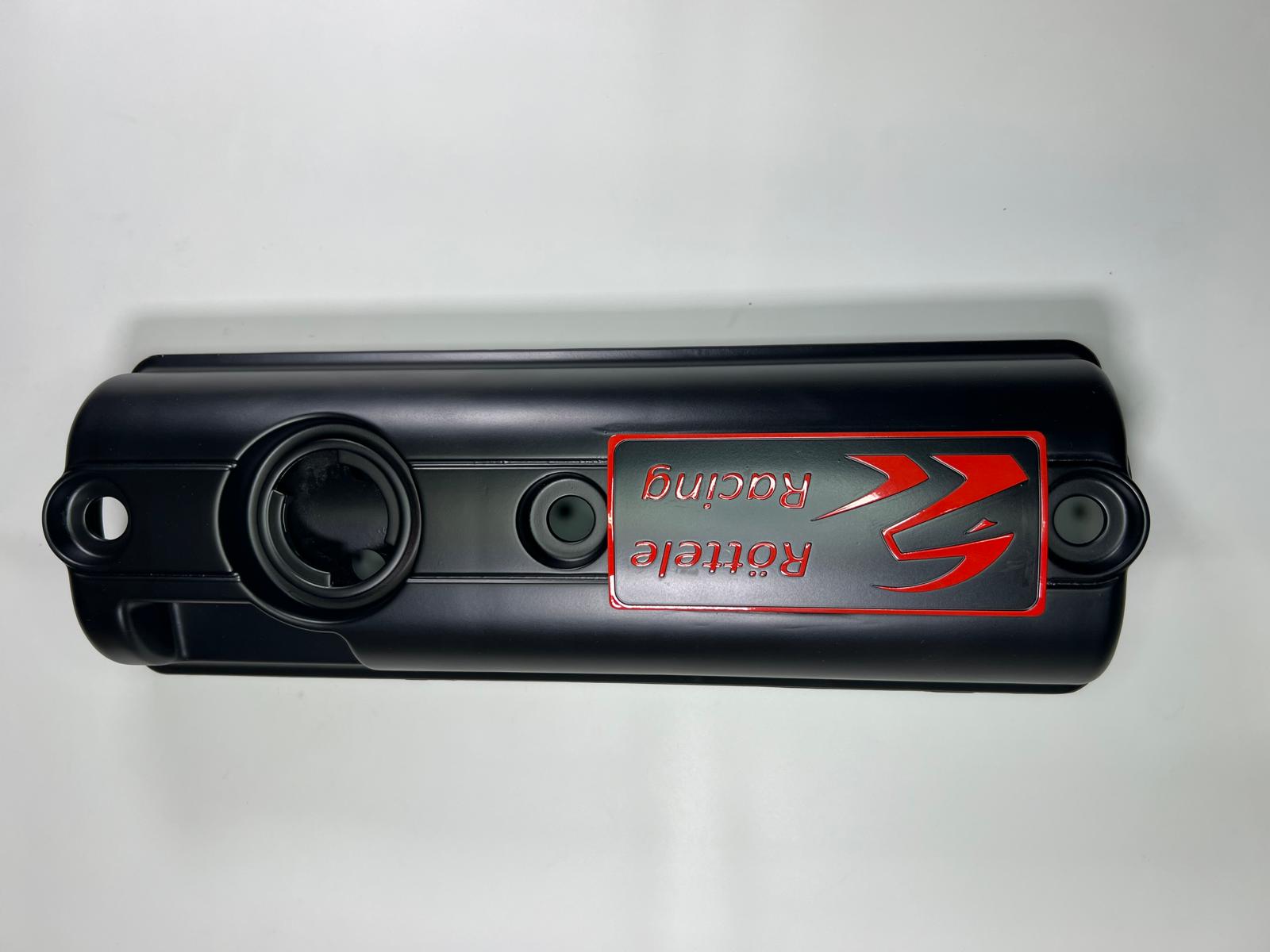Ventildeckel Polo Hydrostößelmotor mit unserem Logo in den Farben Blau, Rot und Gelb Röttele Racing