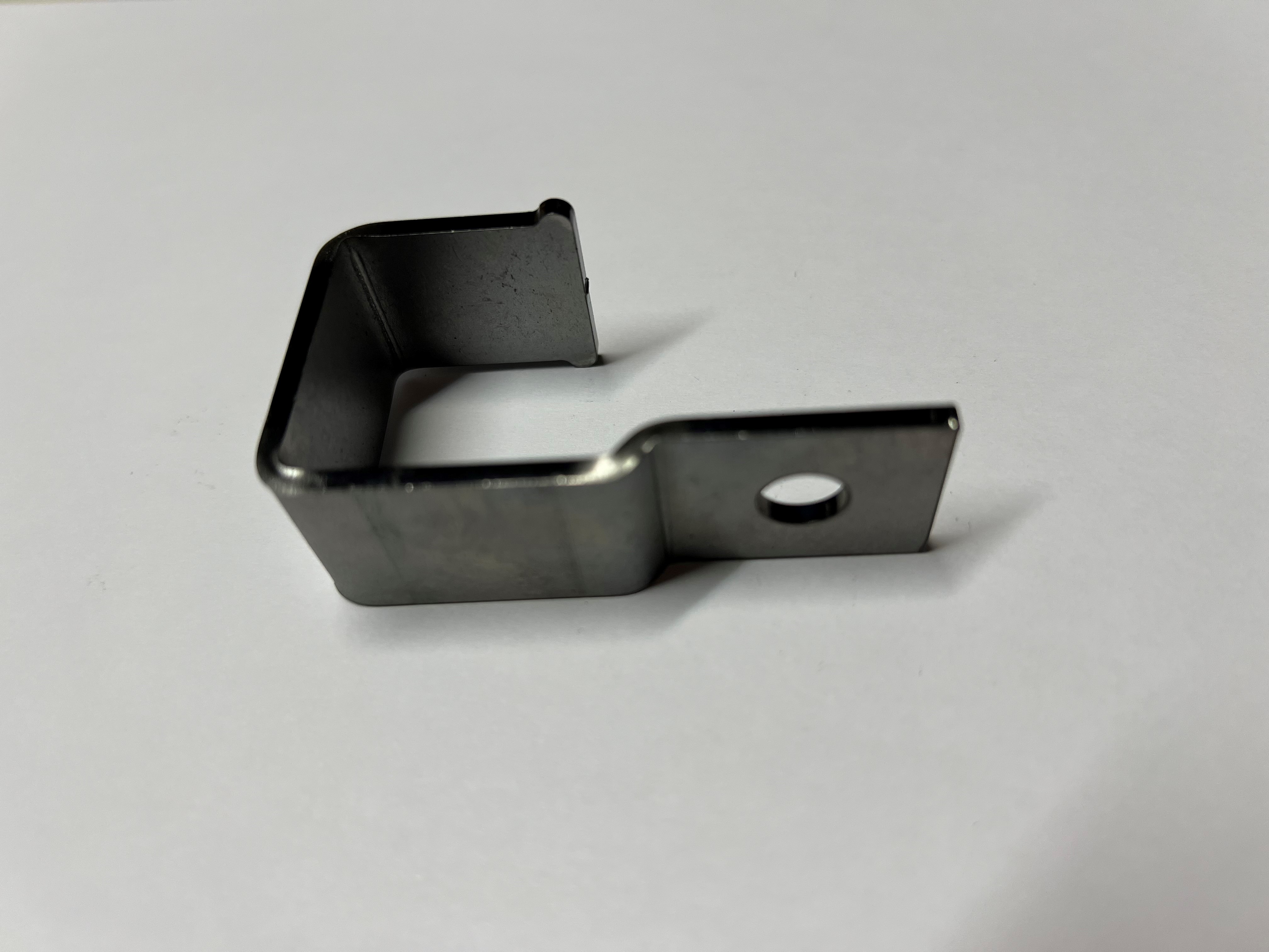 Halter vom Leerlaufsteller , Leerlaufregelventil  G60 PG Original Teilenummer 037 133 446 F