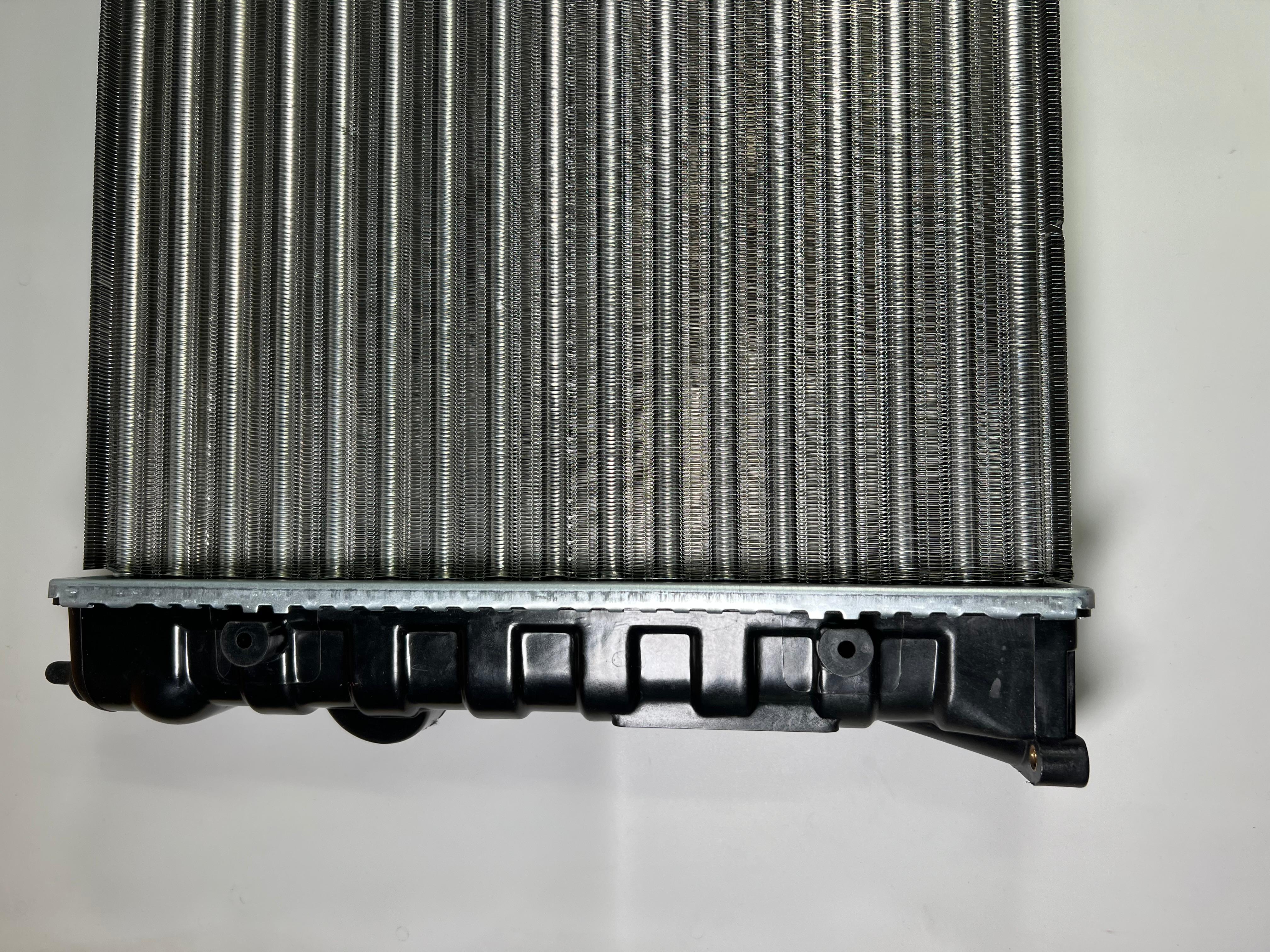 Wasserkühler mit Kunststoffkästen Golf II G60 mit 630mm Corrado und Golf 2 G60