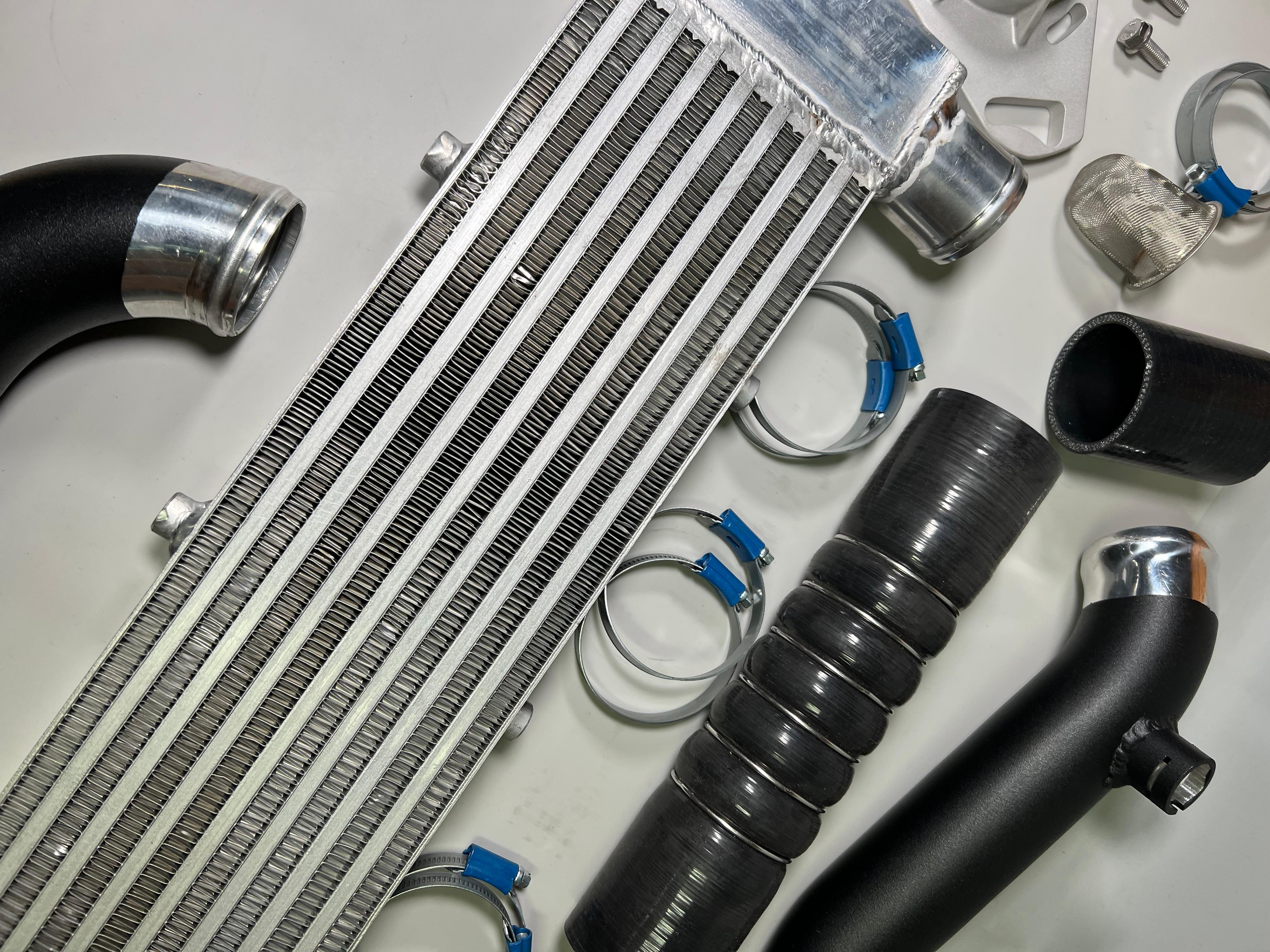 Polo II G40 Ladeluftkühler-Kit mit Ladedruckrohre, Auslassbogen und Schläuchen