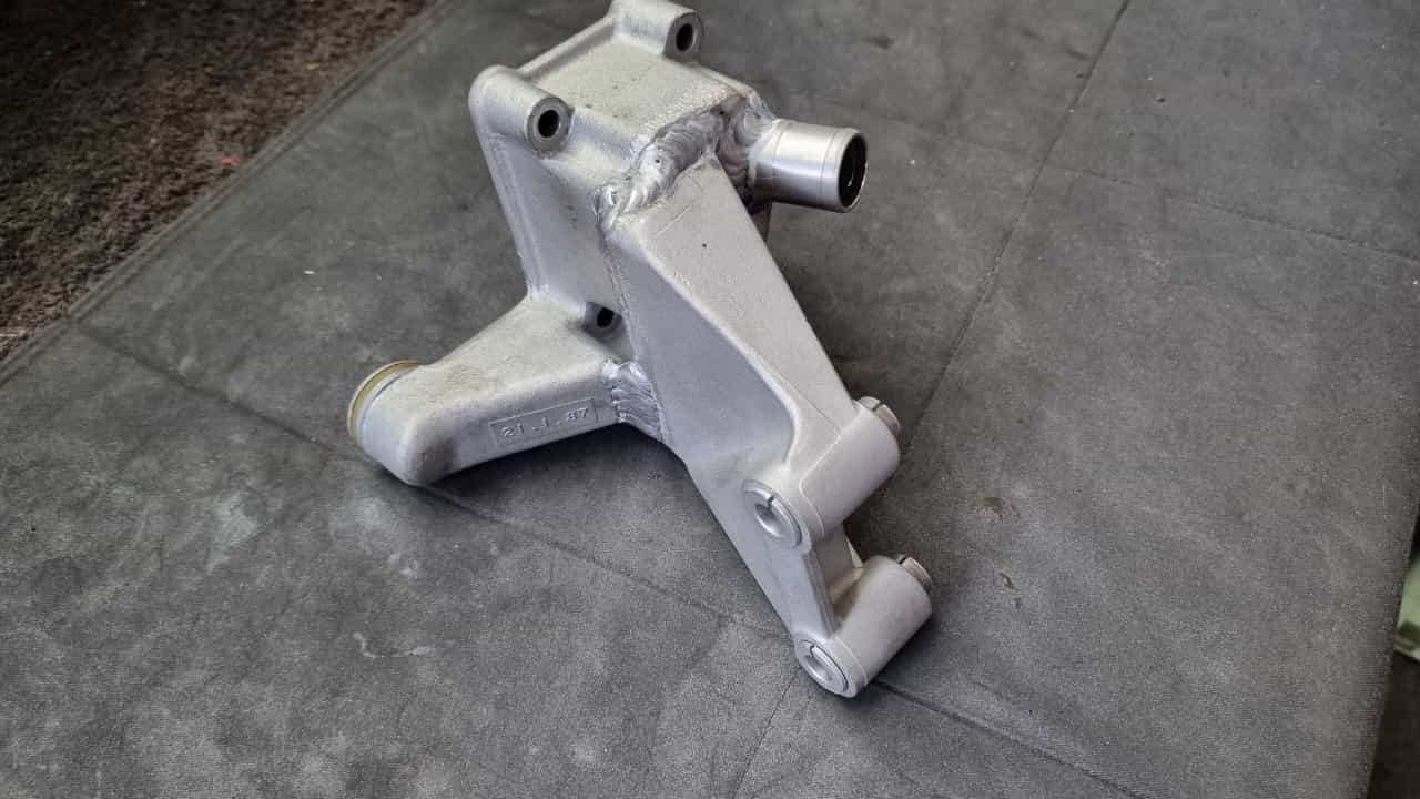 G-Laderstütze mit Kurbelgehäuseentlüftung für den 16V Motorblock