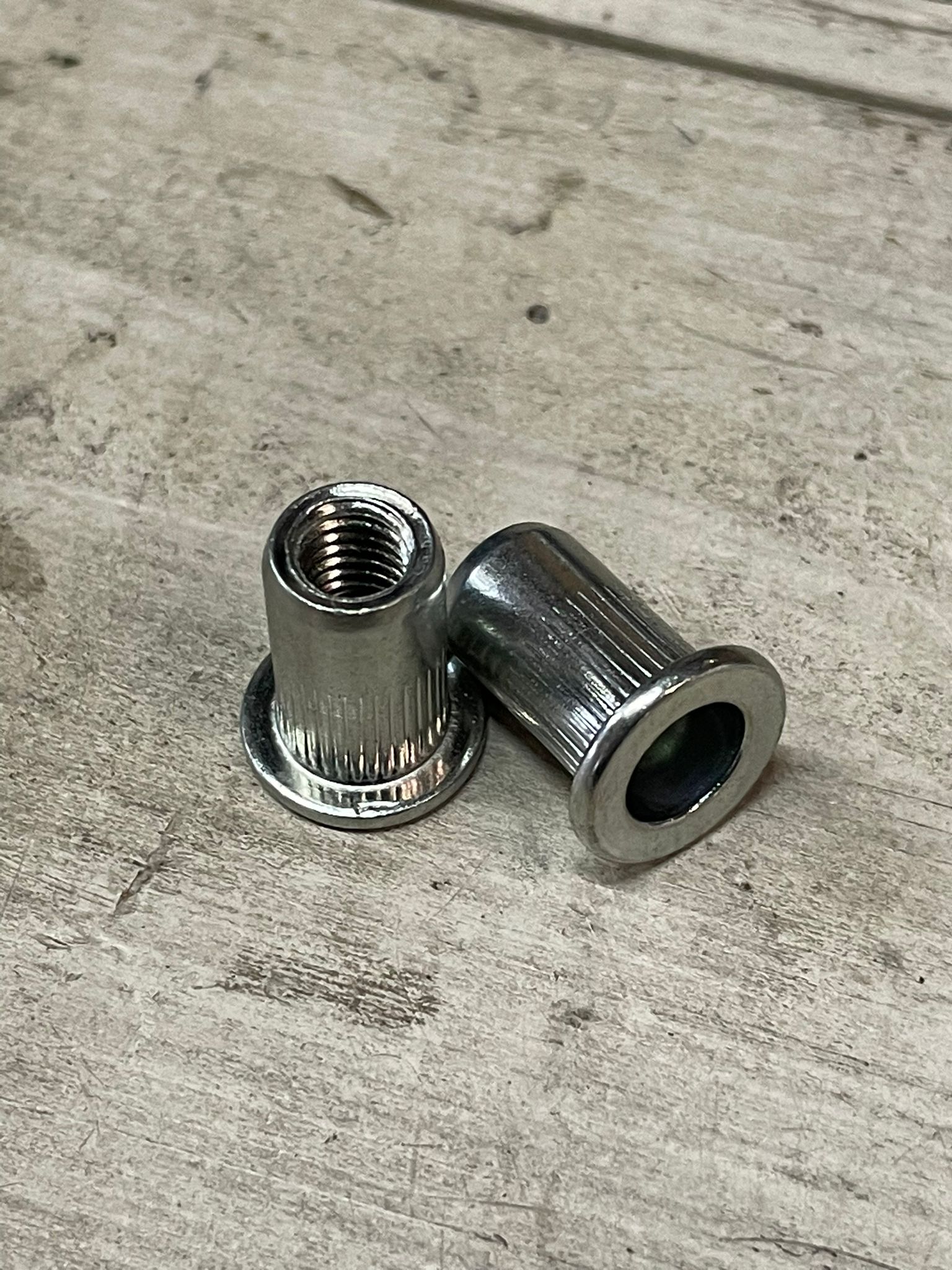 Auspuffhalterungsverstärkung an der Karosserie für Polo 86c und 2F ohne den Auspuffgummi Ohren
