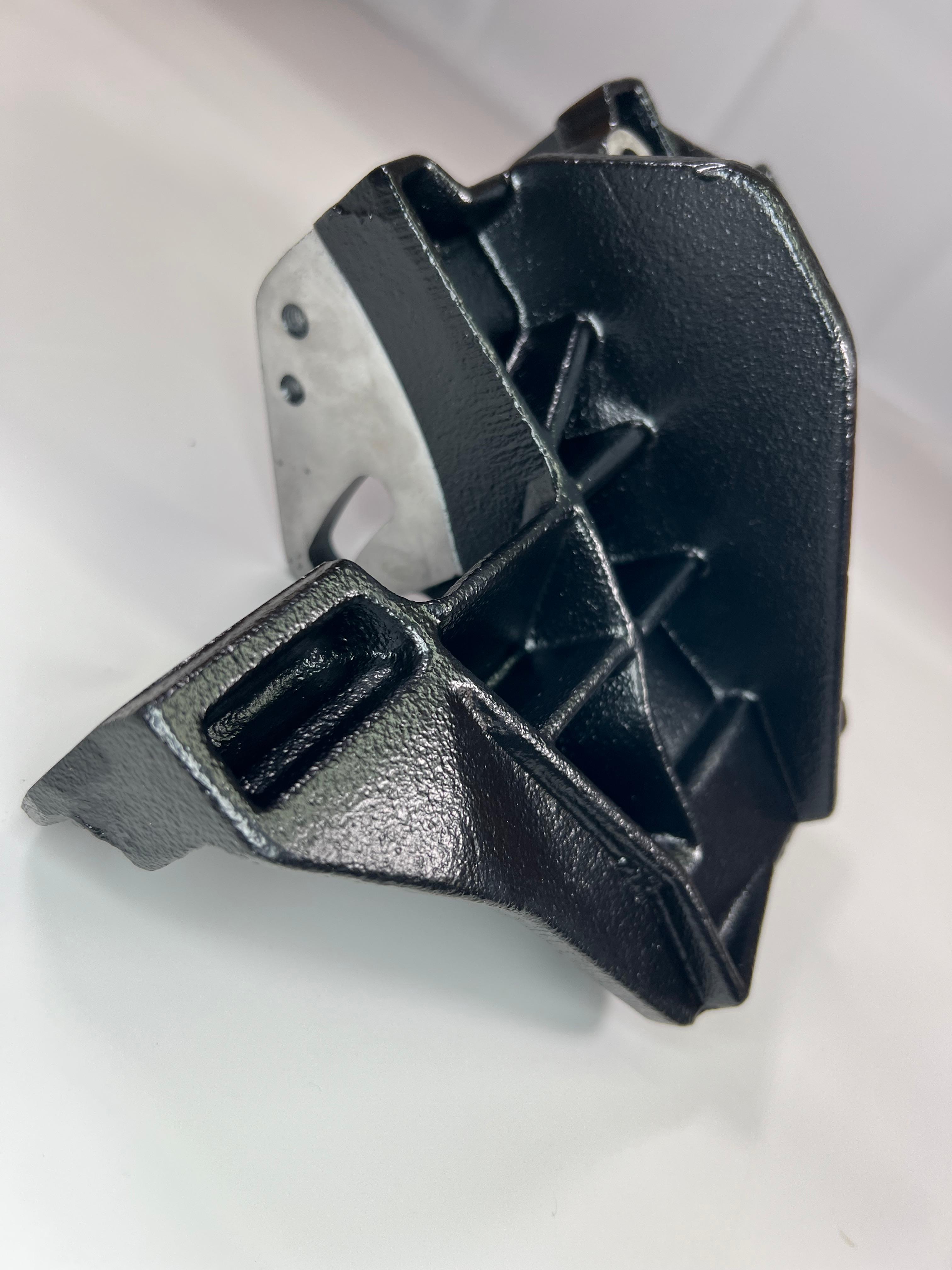 Halter für G40 oder G60 Lader im Polo G40 mit 3 Befestigungsschrauben