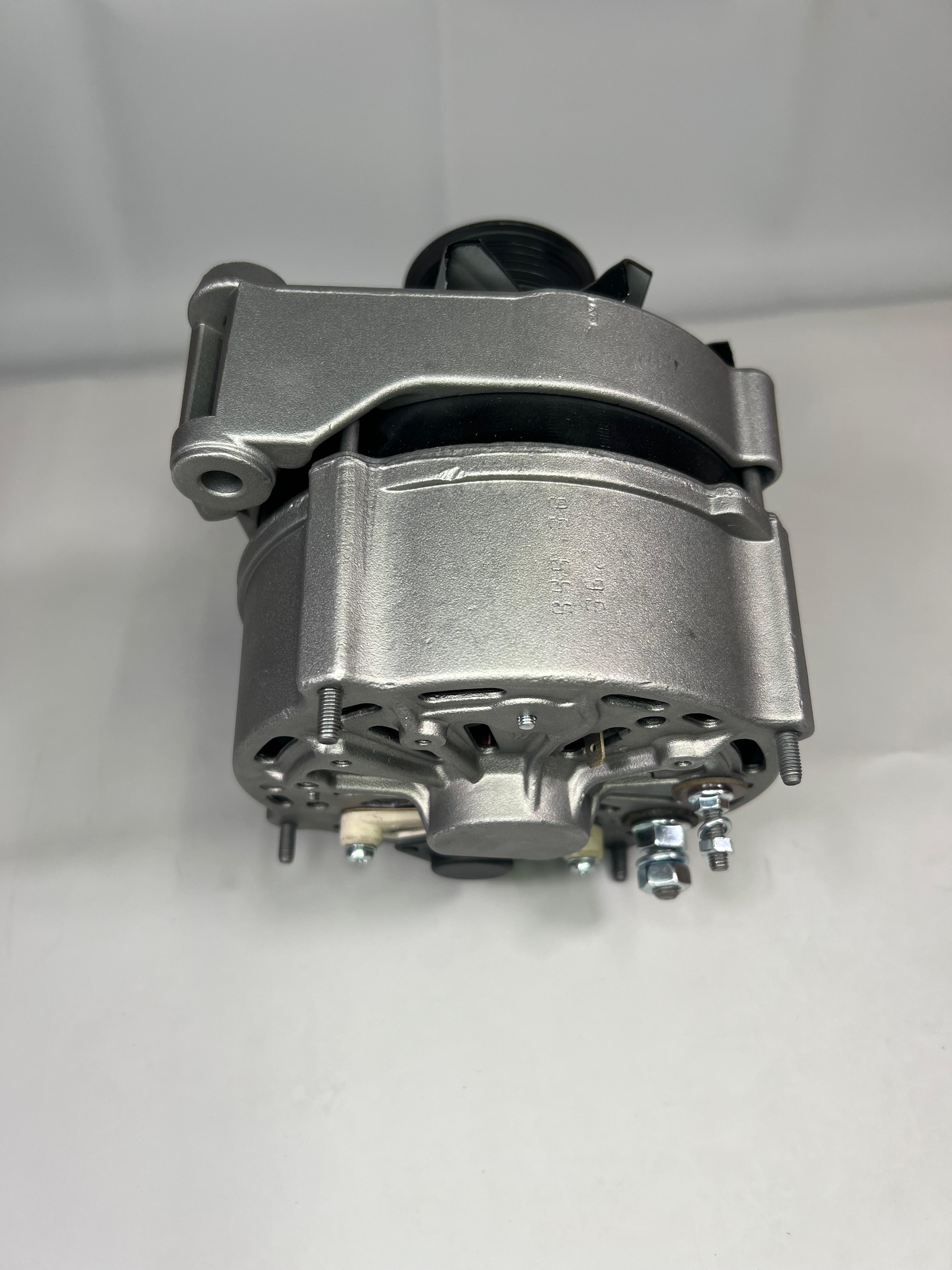 Generator für die Golf, Passat, Corrado mit 90 Ampère mit der original Teilenummer : 073 903 023 A