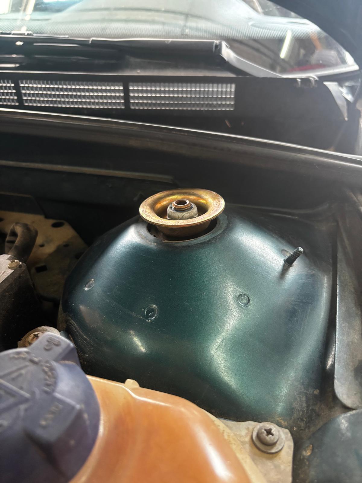 Distanzringe Audi 80 / 90  zwischen Domlager und Karosserie aus Kunststoff