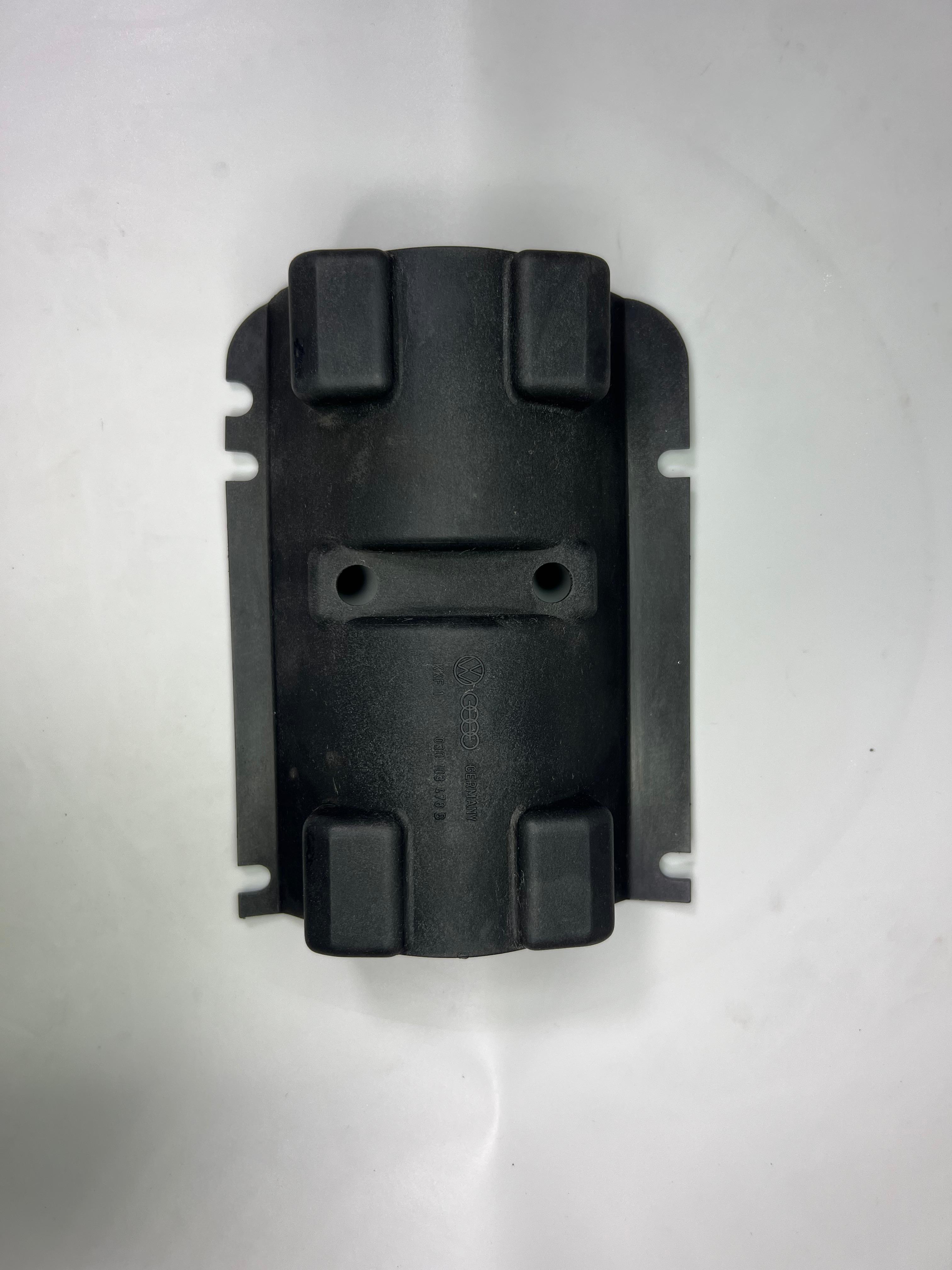 Ölabweiser unter dem Ventildeckel  für G40 Motoren original Teilenummer : 030 103 478 B