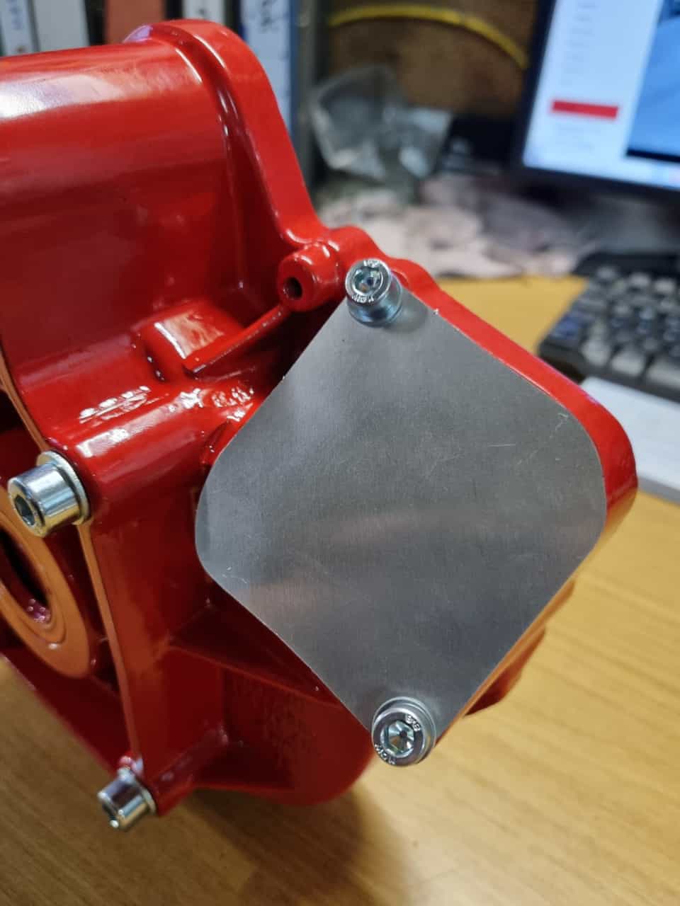Verschlussplatte für die Bypassseite am Polo G40 G-Lader und am G45 G-Lader