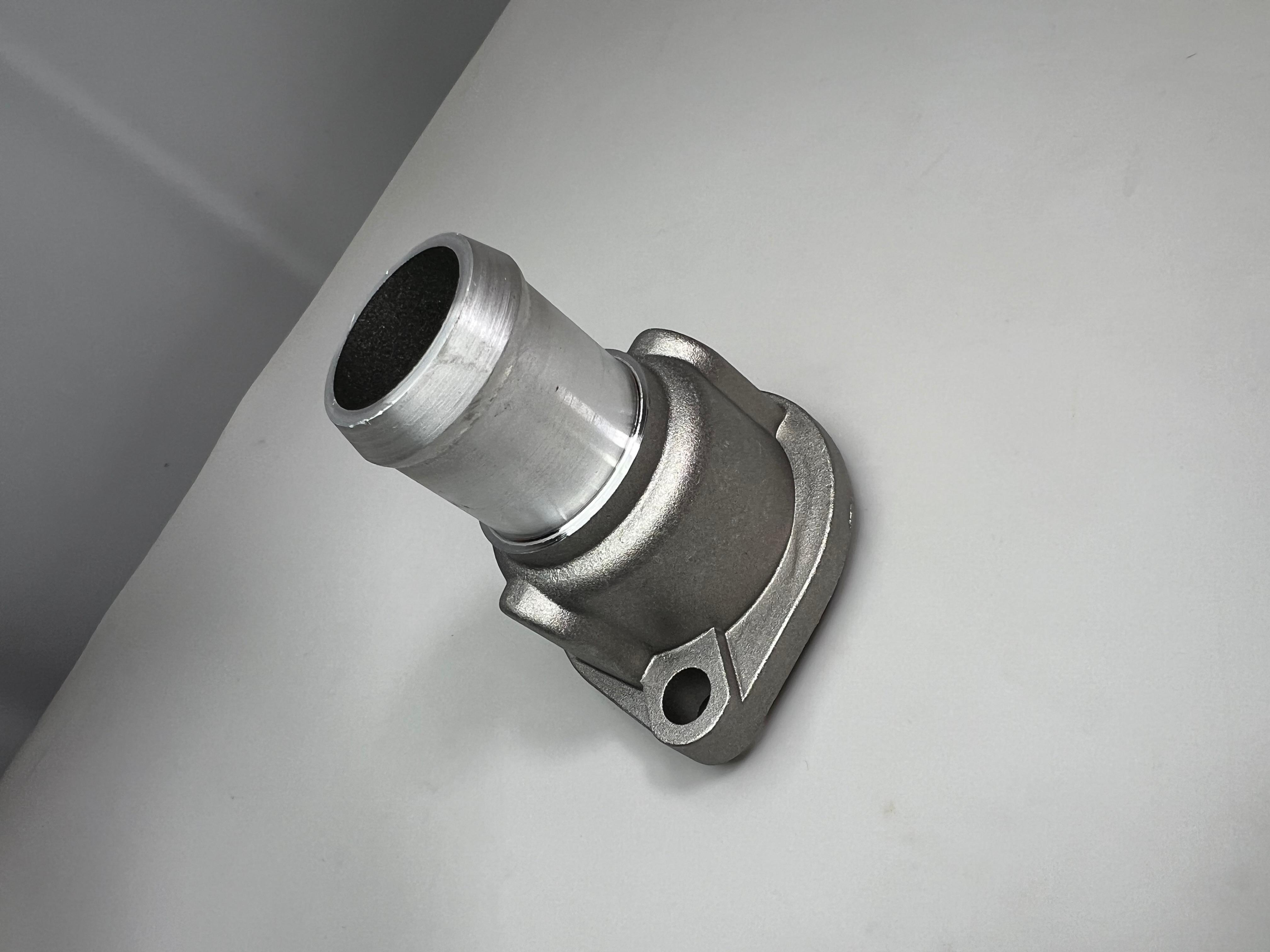 G60 Wasserflansch am Zylinderkopf links aus Aluminium Feinguss mit Dichtring