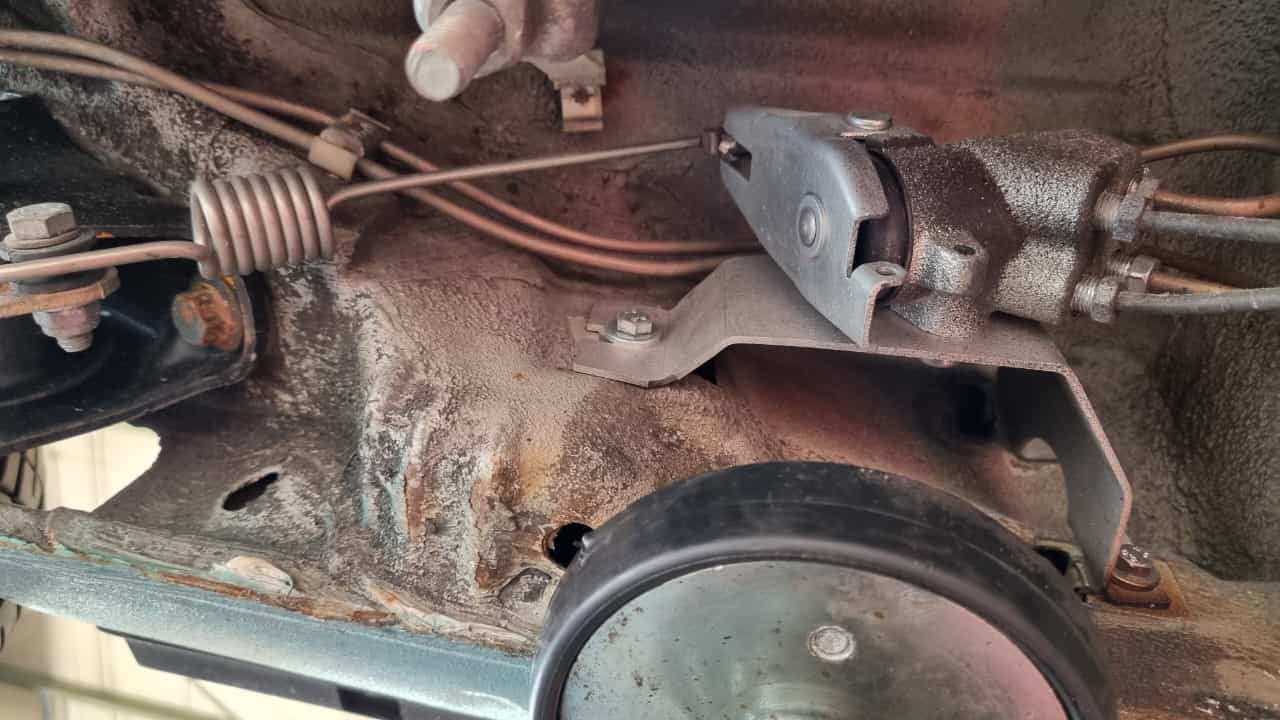 Die Bremskraftreglerfeder ohne Anbauteile,  Zugfeder Lastabhängigen für die Hinterachse Polo G40