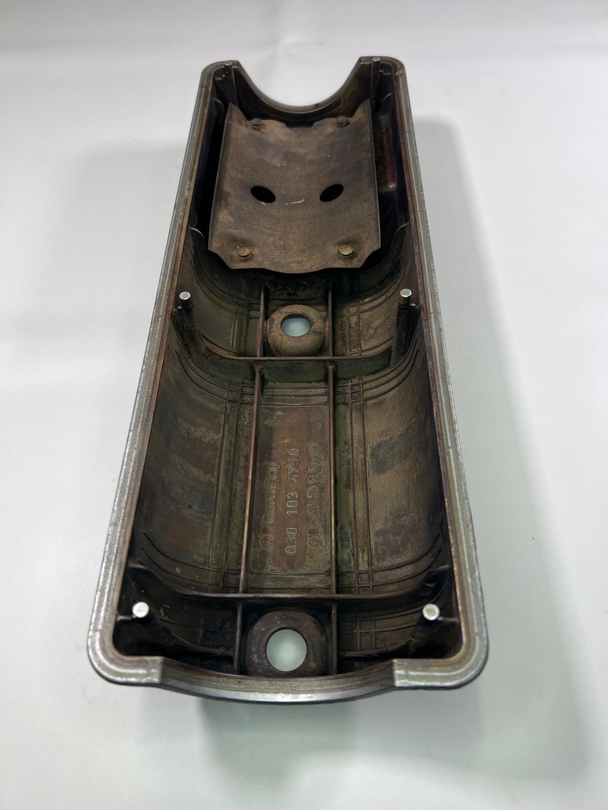 Ventildeckel Polo Hydrostößelmotor mit unserem Logo in den Farben Blau, Rot und Gelb Röttele Racing