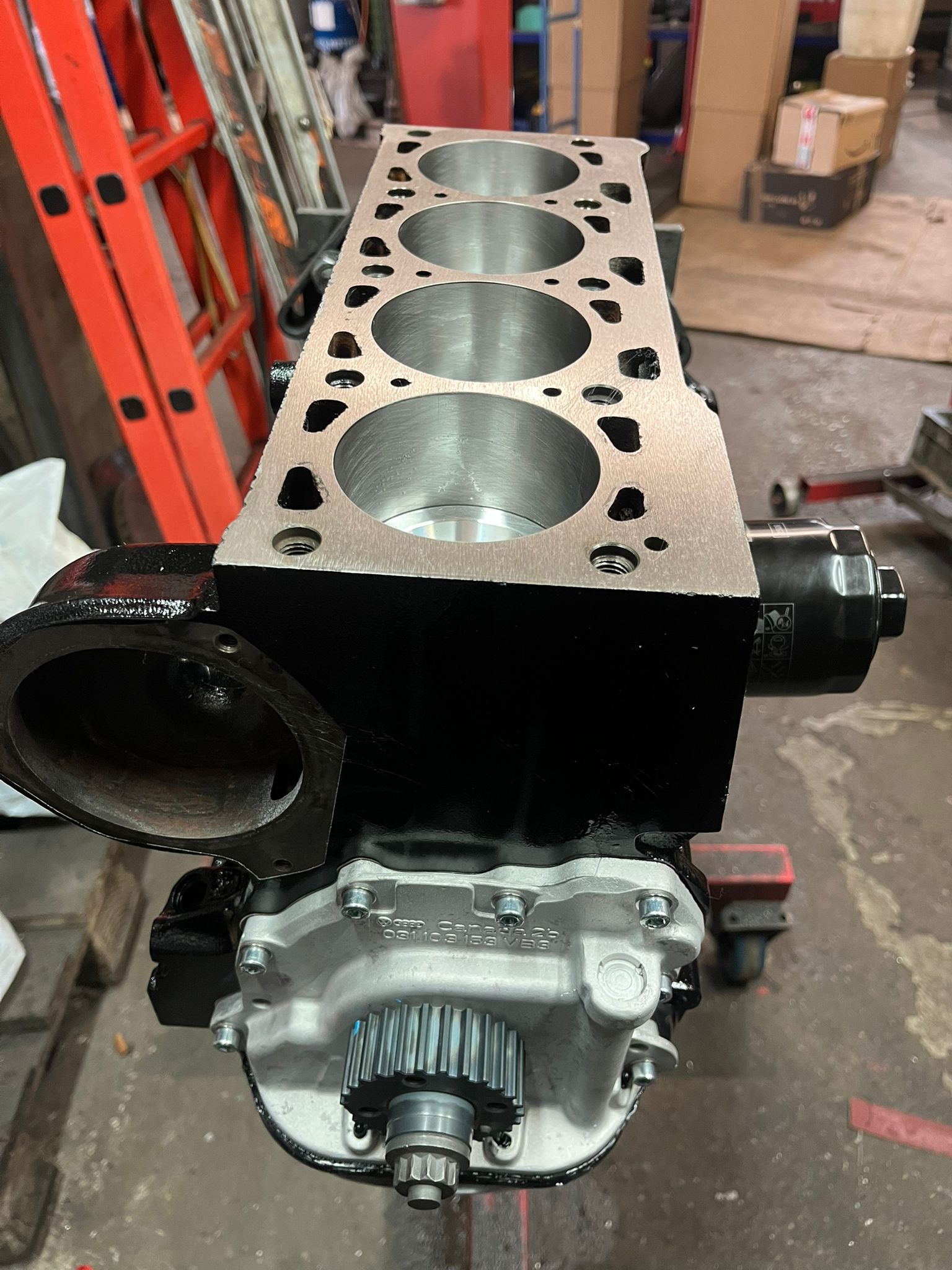 Polo G40 Tauschmotorblock mit neuen Kolben PY ohne Zylinderkopf