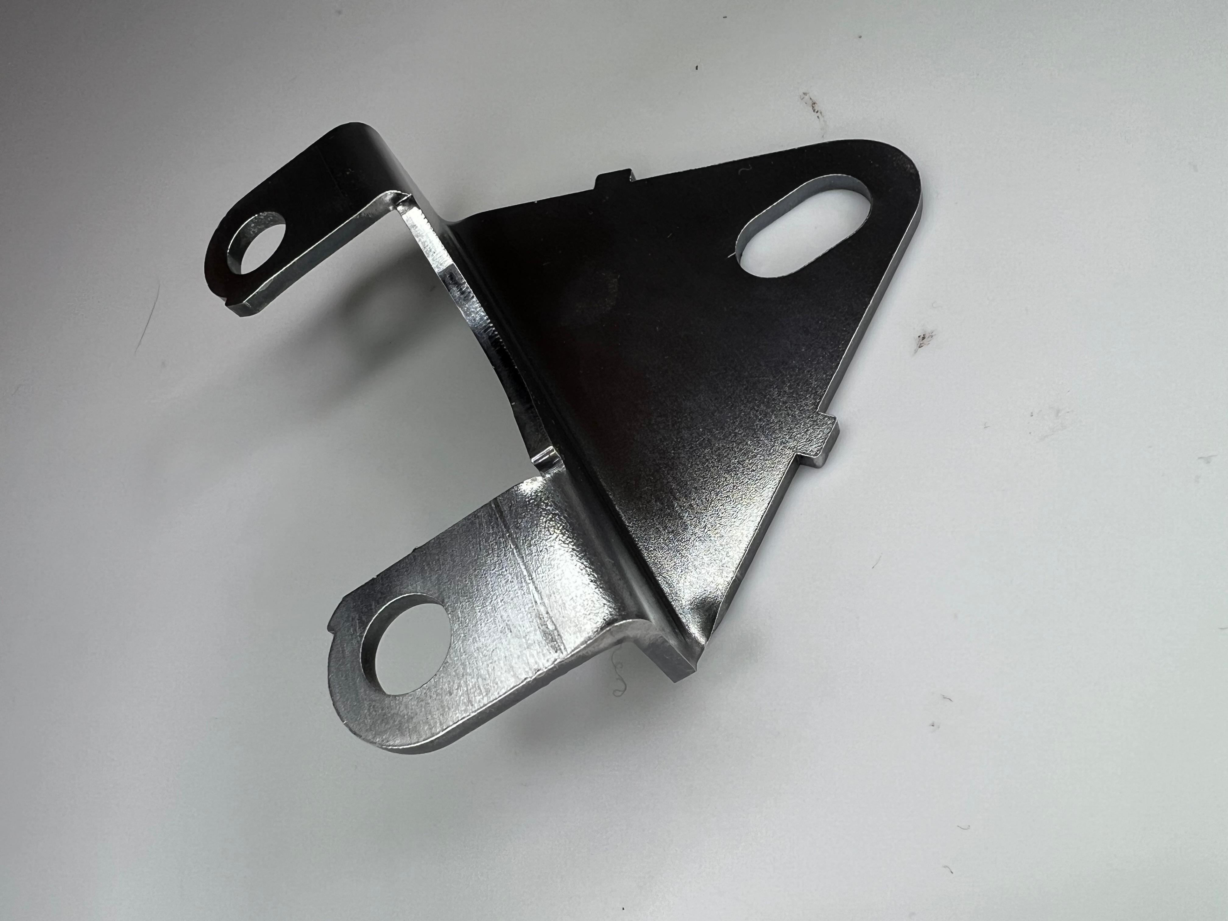 Stütze Halter am Benzindruckregler Kraftstoffdruckregler VW G60  Original Teilenummer : 037 133 337
