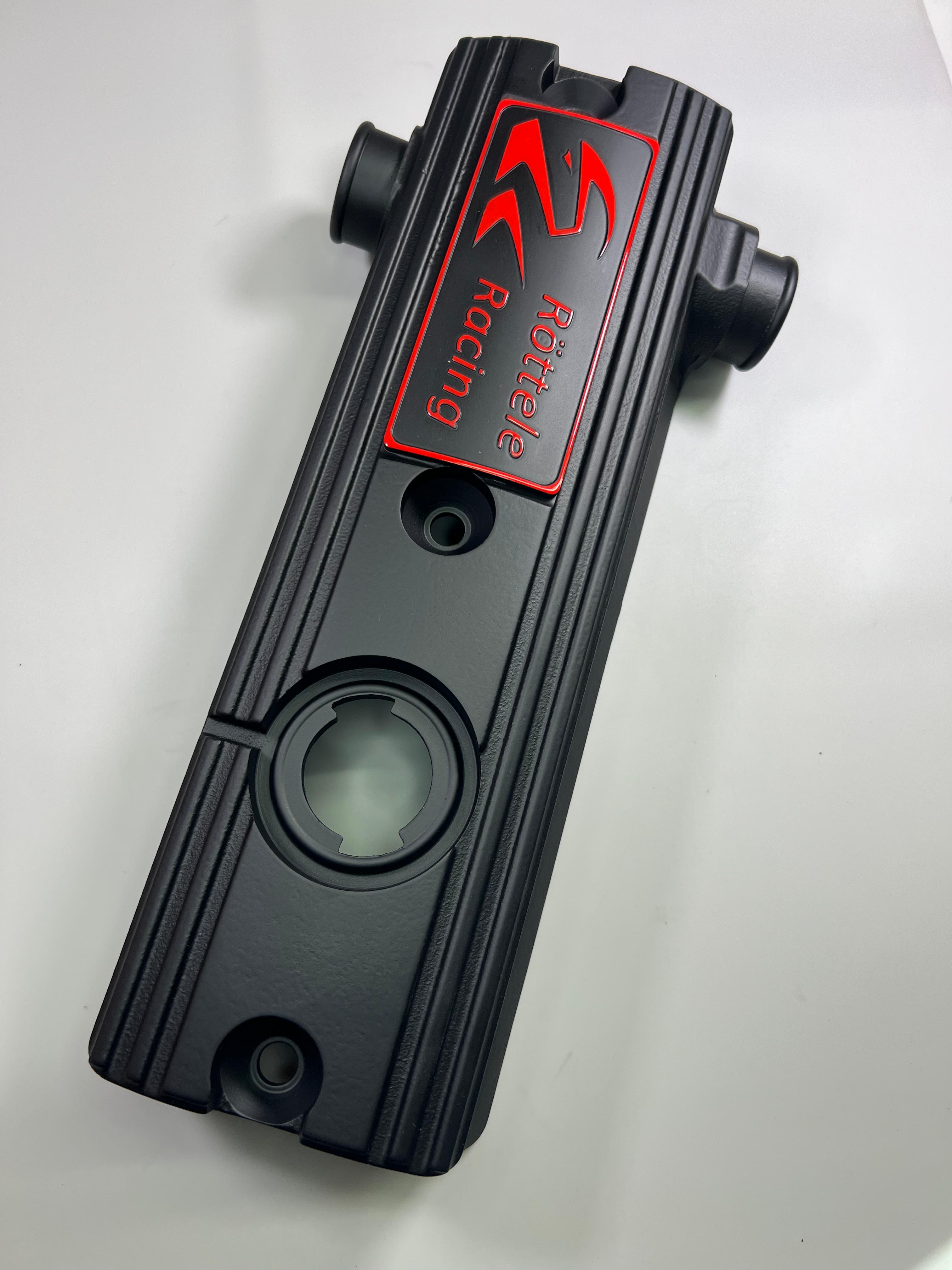 Ventildeckel Polo G40 mit unserem Logo in den Farben Blau, Rot und Gelb Röttele Racing