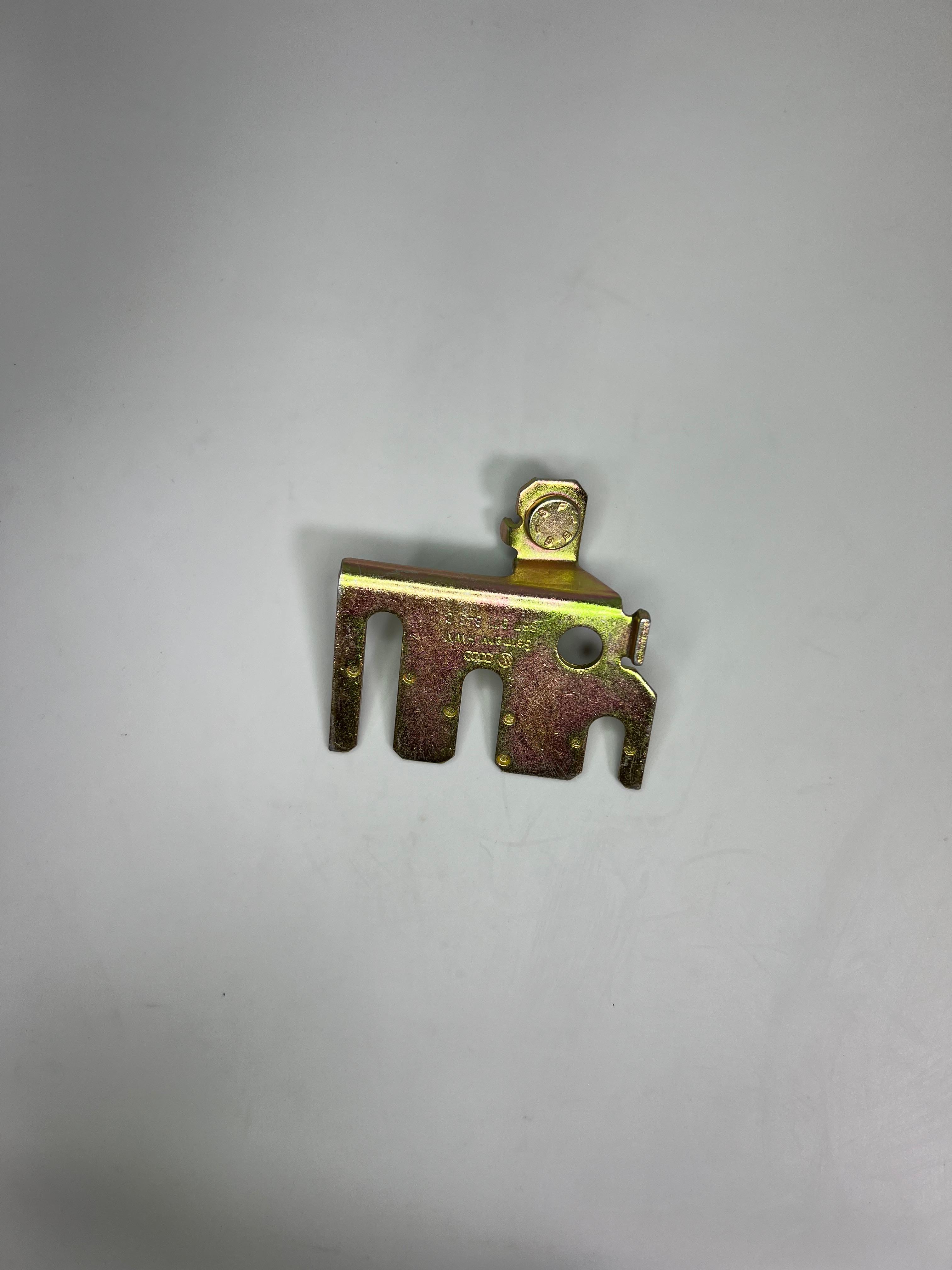 Halter neu aufgebaut für die Stecker der Lambdasonde Generator und Anlasser am Polo