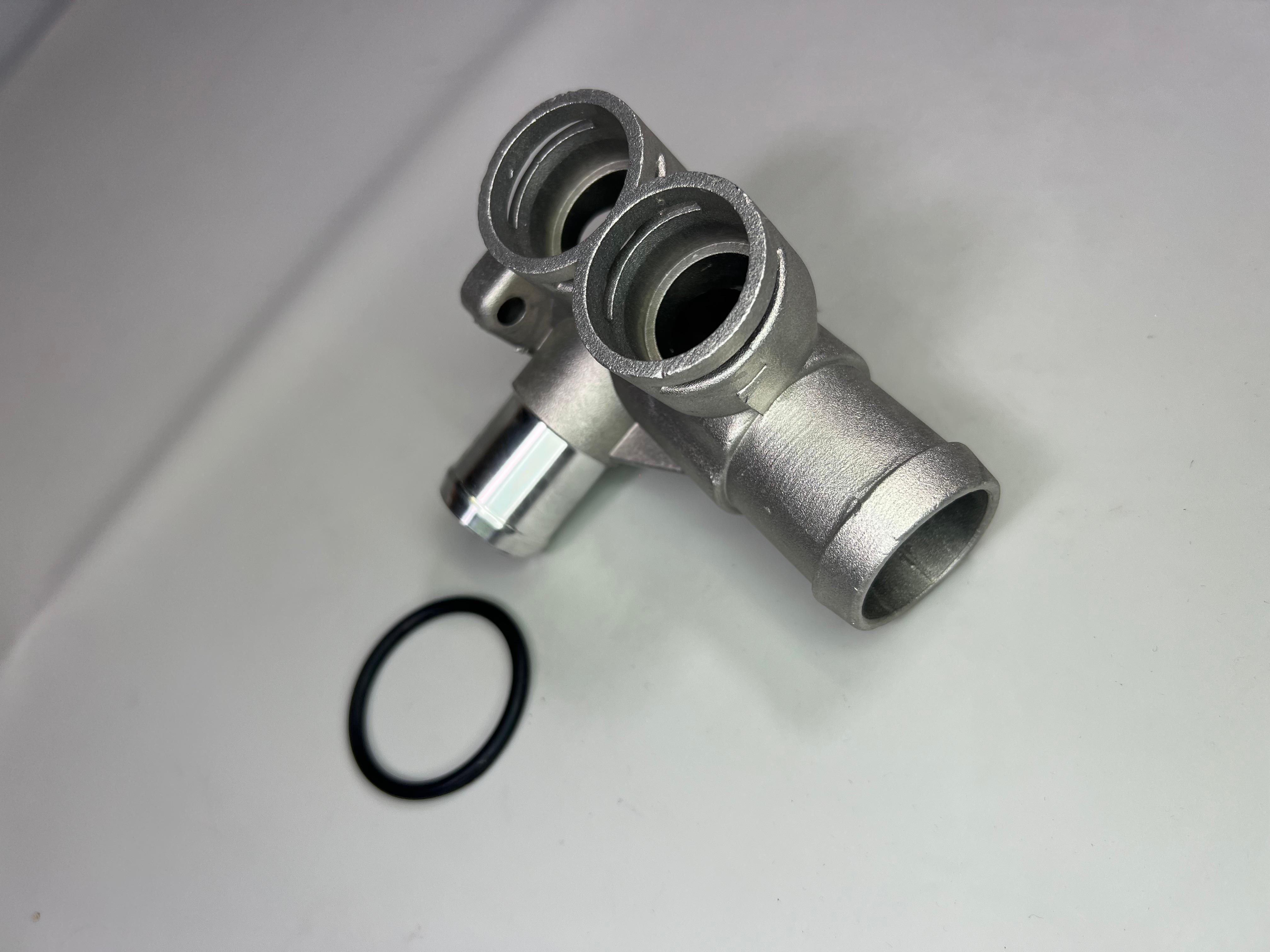 G60 Wasserflansch aus Aluminium Feinguss vorne am Zylinderkopf mit Dichtring