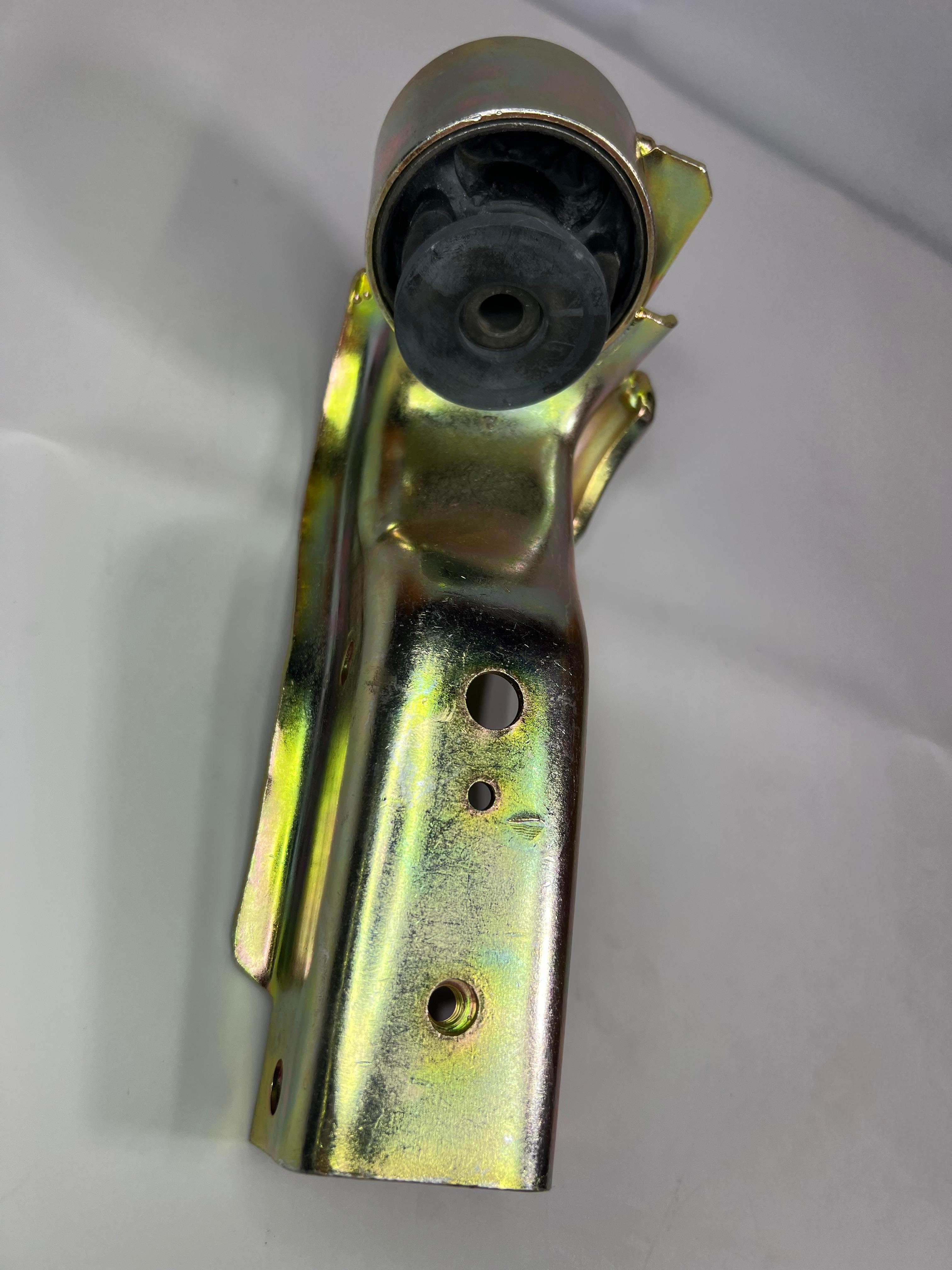 Getriebe Halter Golf 1 mit 5 Gang 020 Getriebe  original Teilenummer : 171 399 113 H