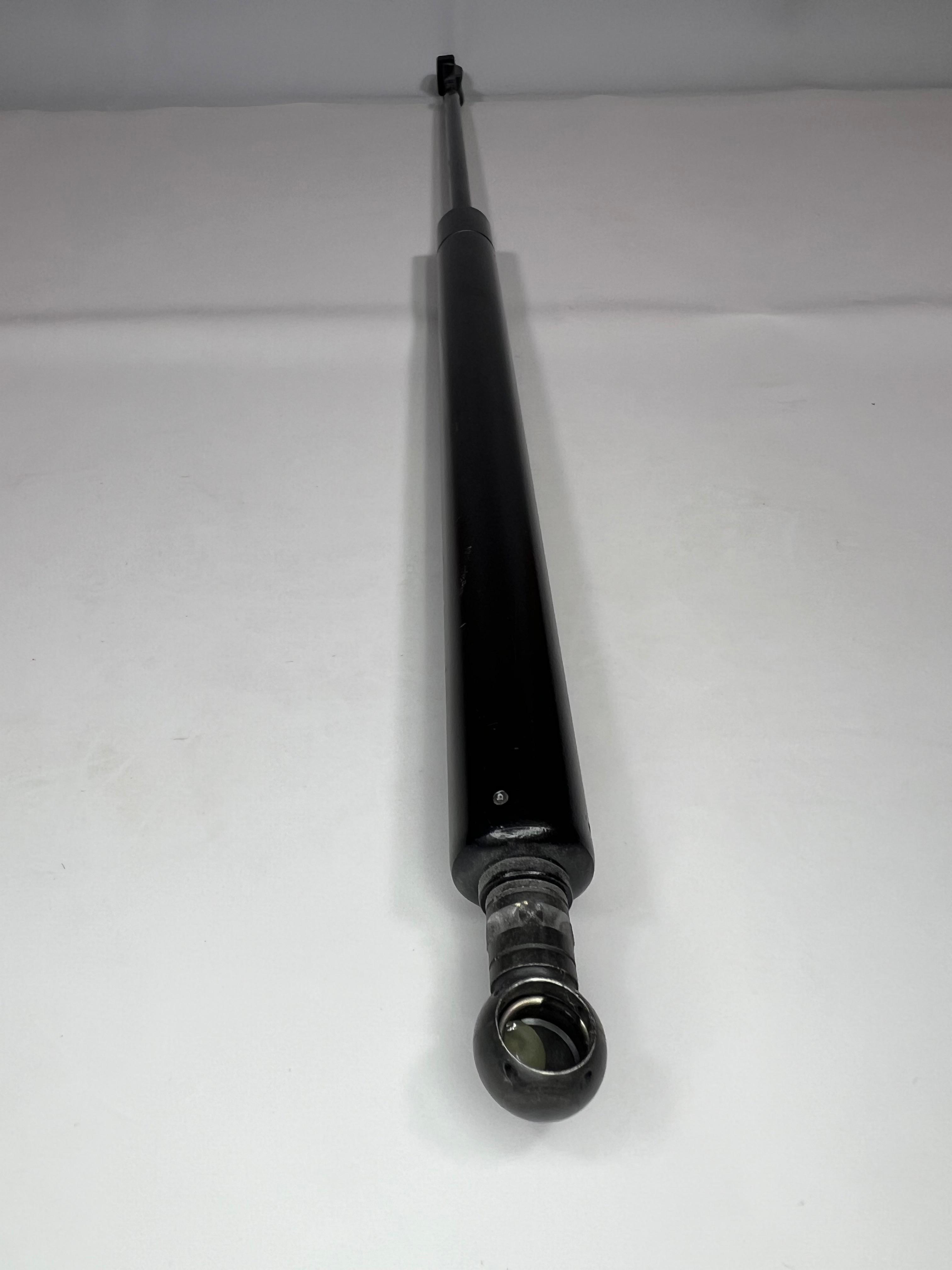 Heckklappen Dämpfer Gasdruckfe Polo Coupé  G40 86c