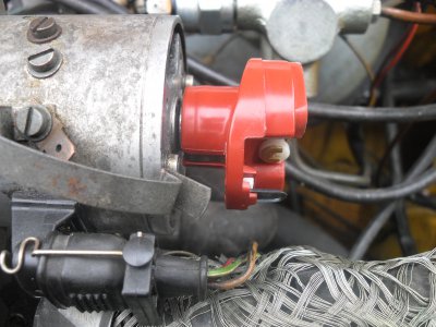 Verteilerfinger mit der Begrenzung bei 6900 Umin und für die Dicken Verteilerwelle : 14,5mm Durchmes