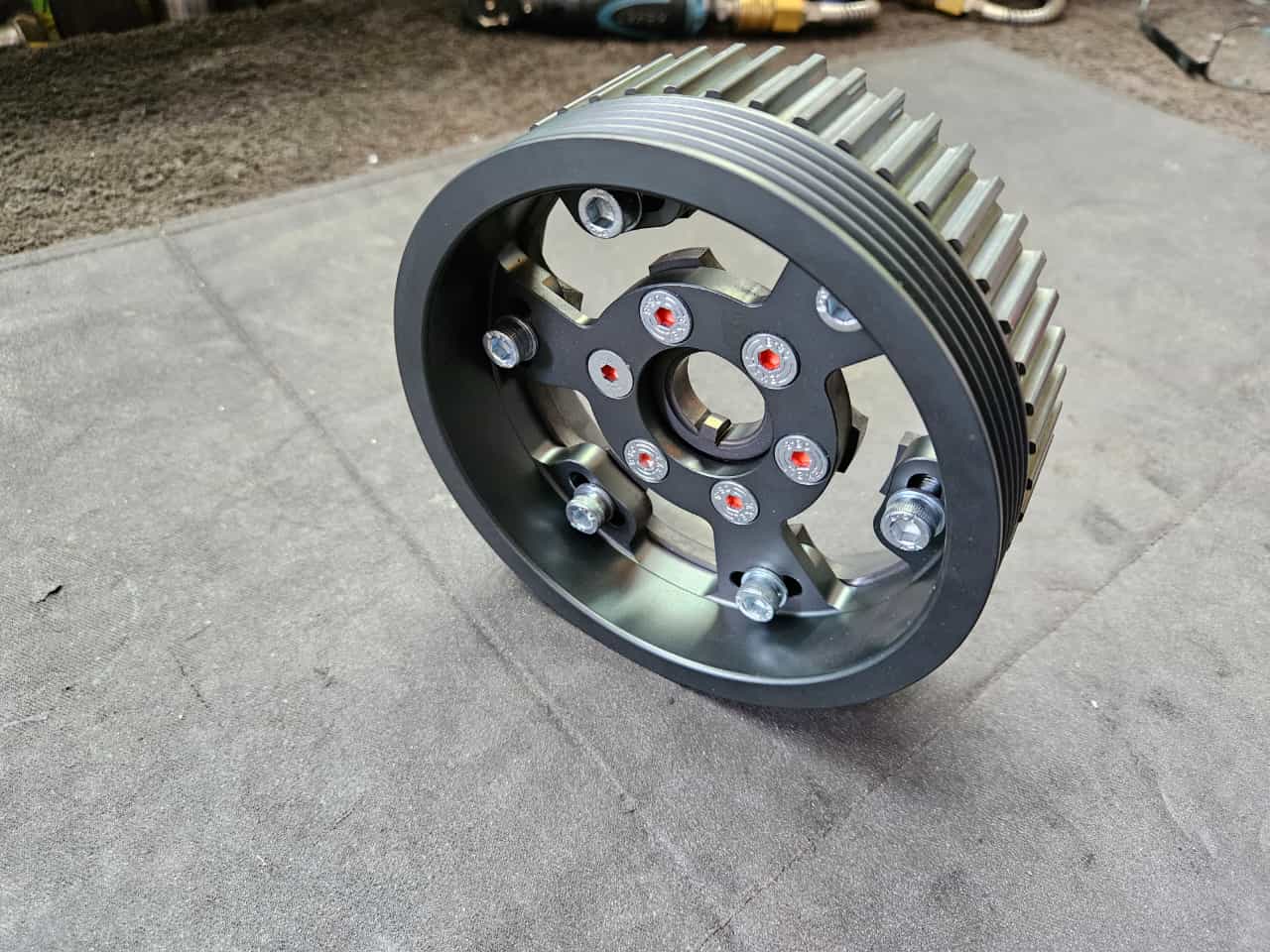 Verstellbares Nockenwellenrad für die 16VG60 Motoren mit 5PK Flachriemenrad zum Generator