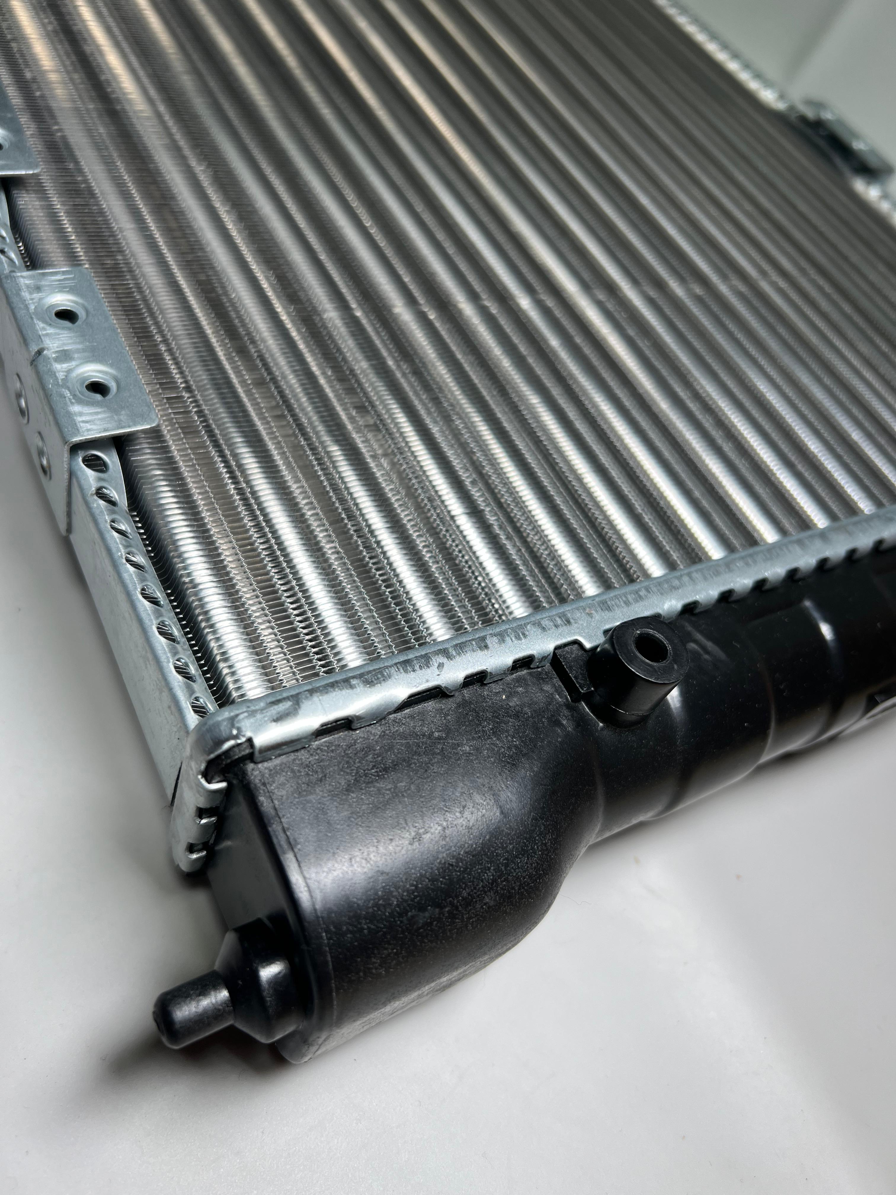 Wasserkühler mit Kunststoffkästen Golf II G60 mit 630mm Corrado und Golf 2 G60