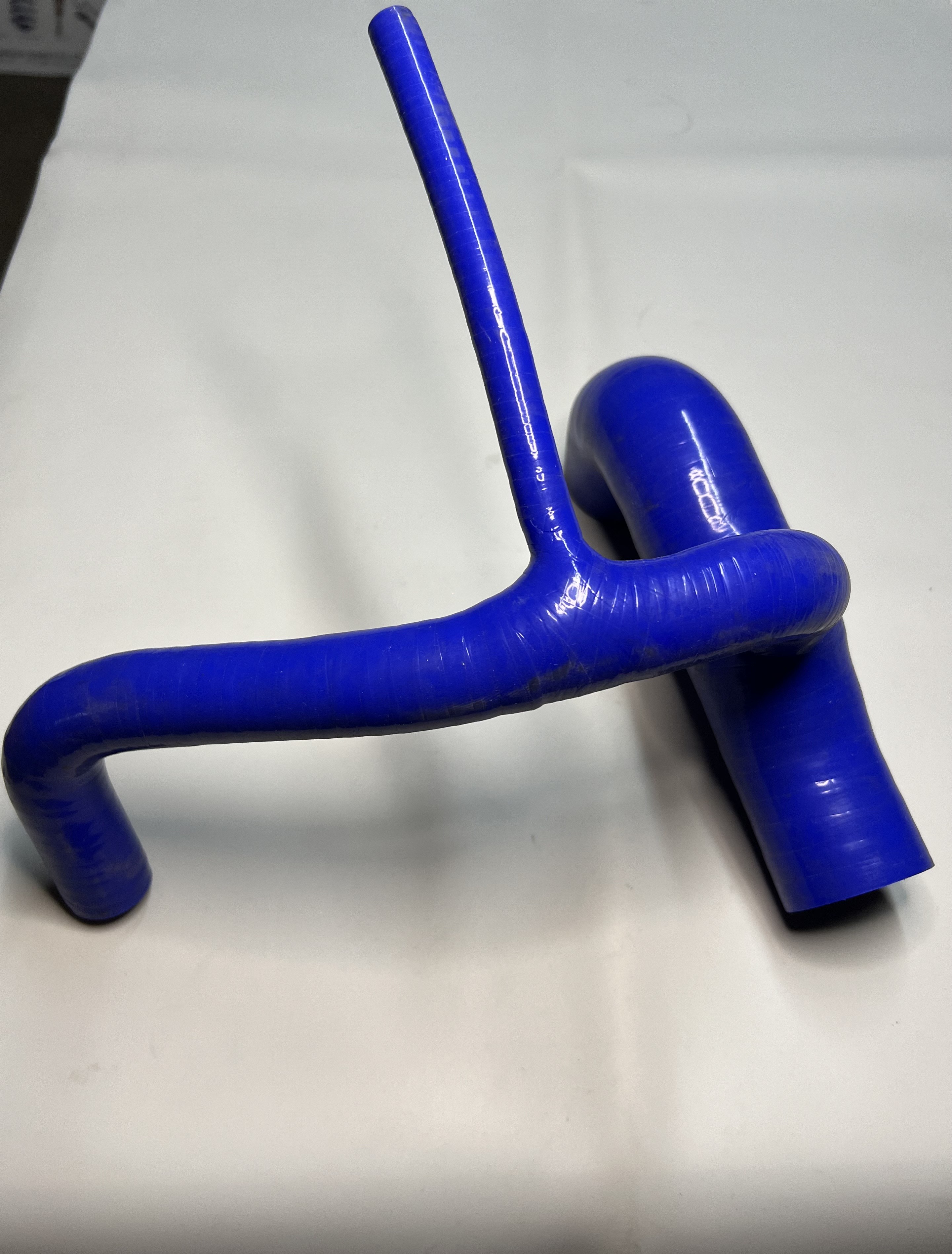 Entlüftungsschlauch für Polo 86C 2F G40 PY Neuteil Silikon Schlauch in der Farbe blau oder schwarz