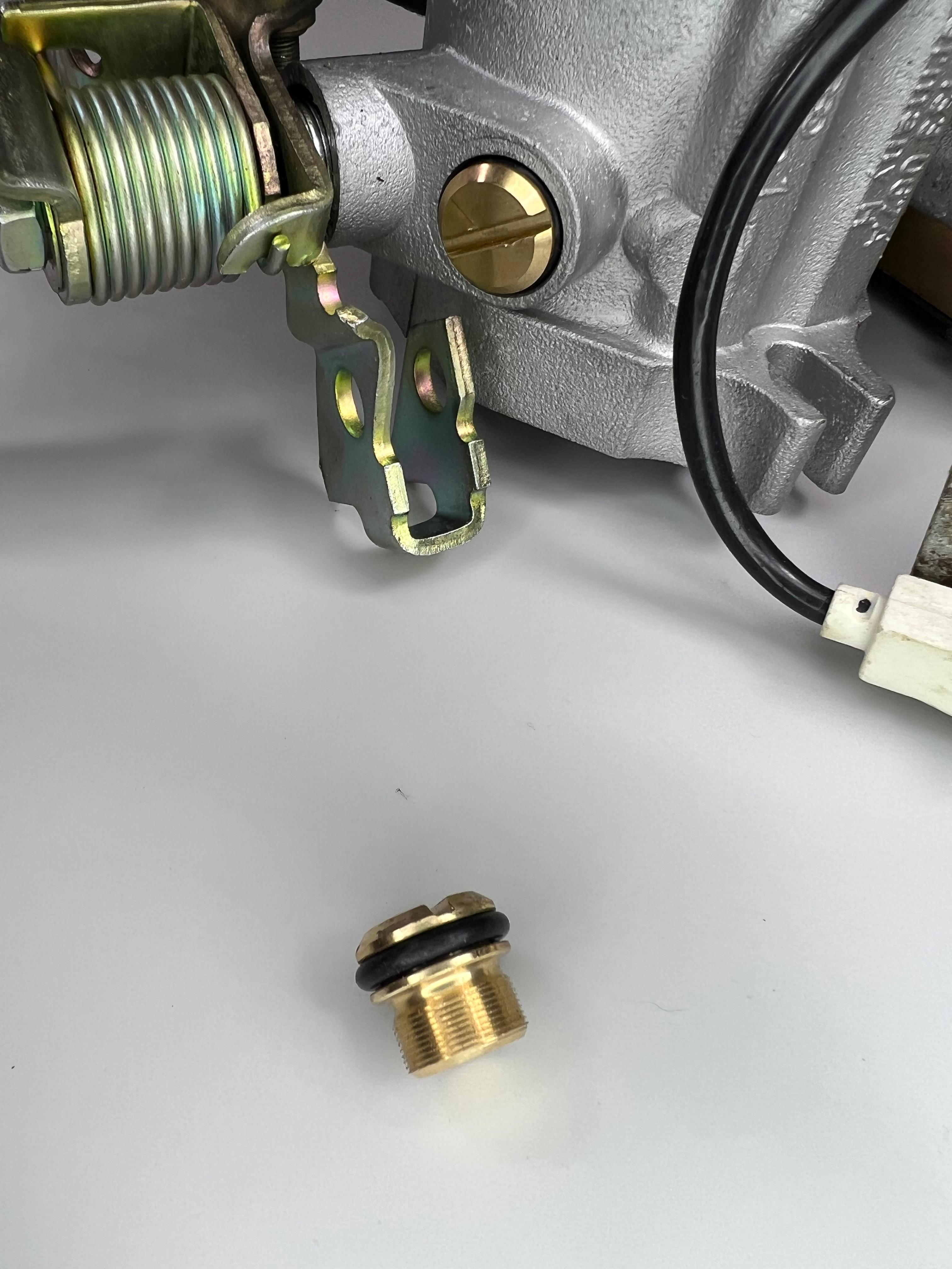 Leerlaufschraube für die Drosselklappe T3 Bus im Tausch für dei Motoren DF DG DH DJ GW MV SP SR