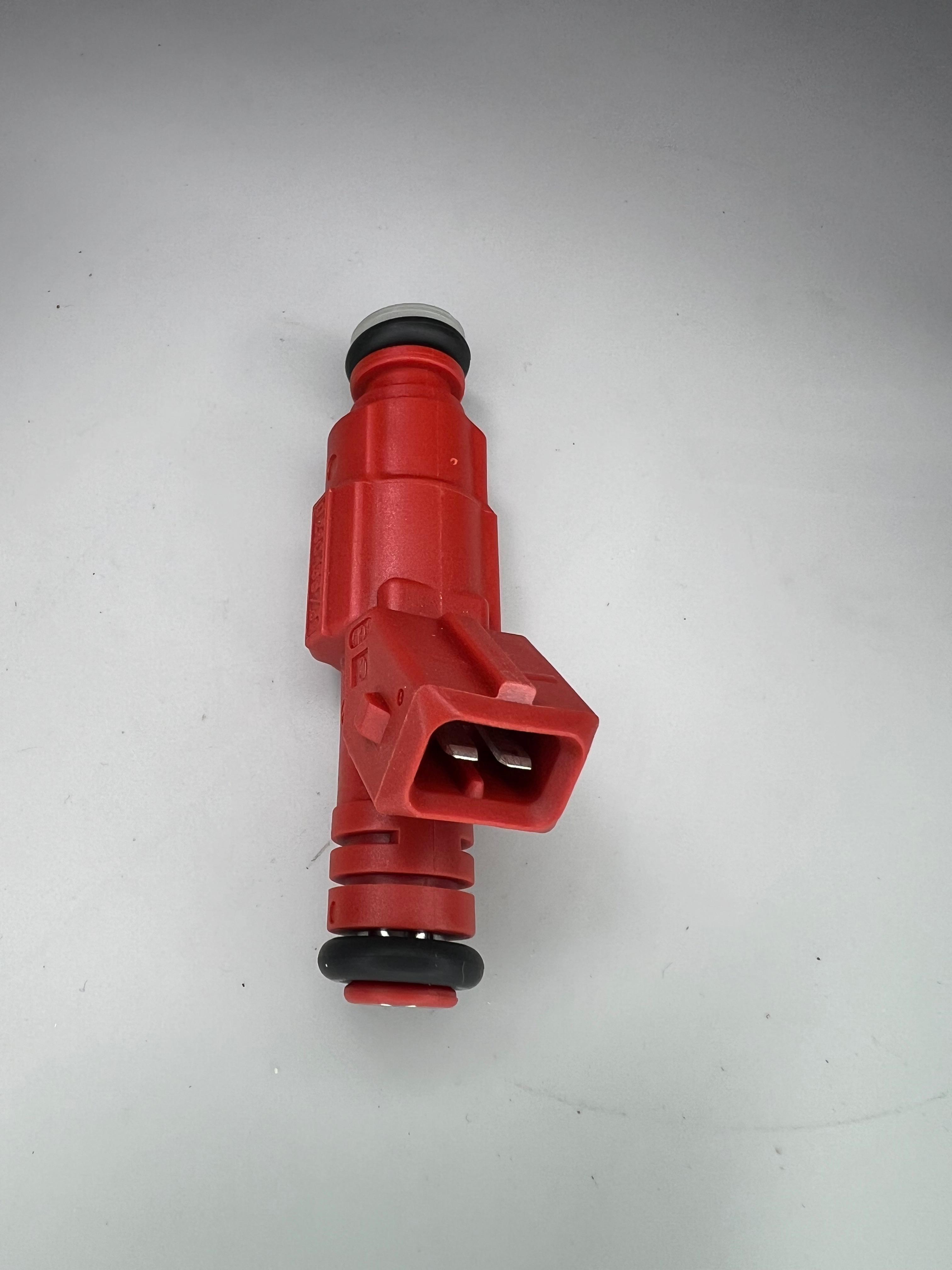 Eine Bosch Einspritzdüse EV6 in der Farbe rot und 315 ccm3 Durchfluss