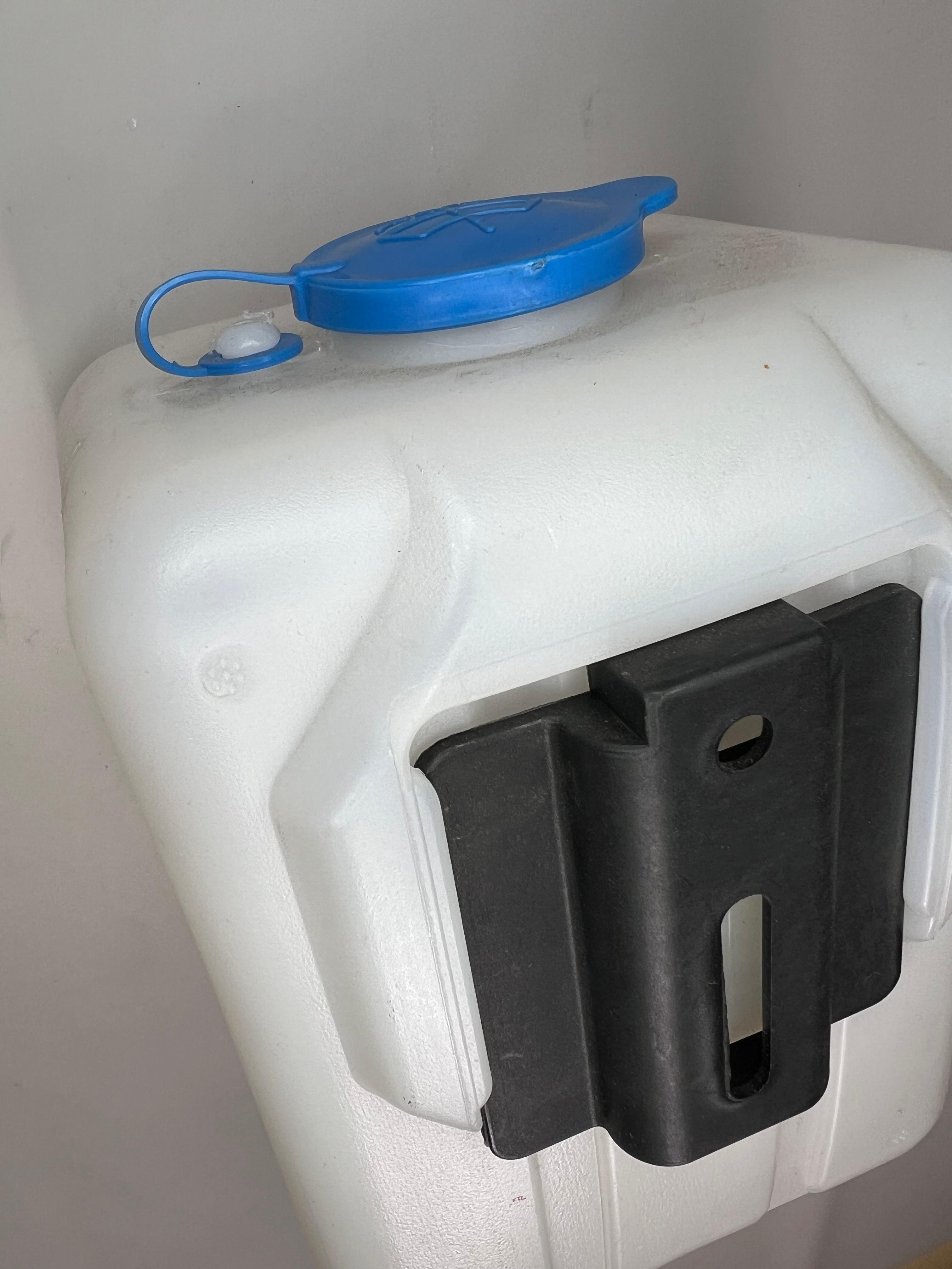Scheibenwaschbehälter 1,5 Liter Behälter mit Halter und Pumpe