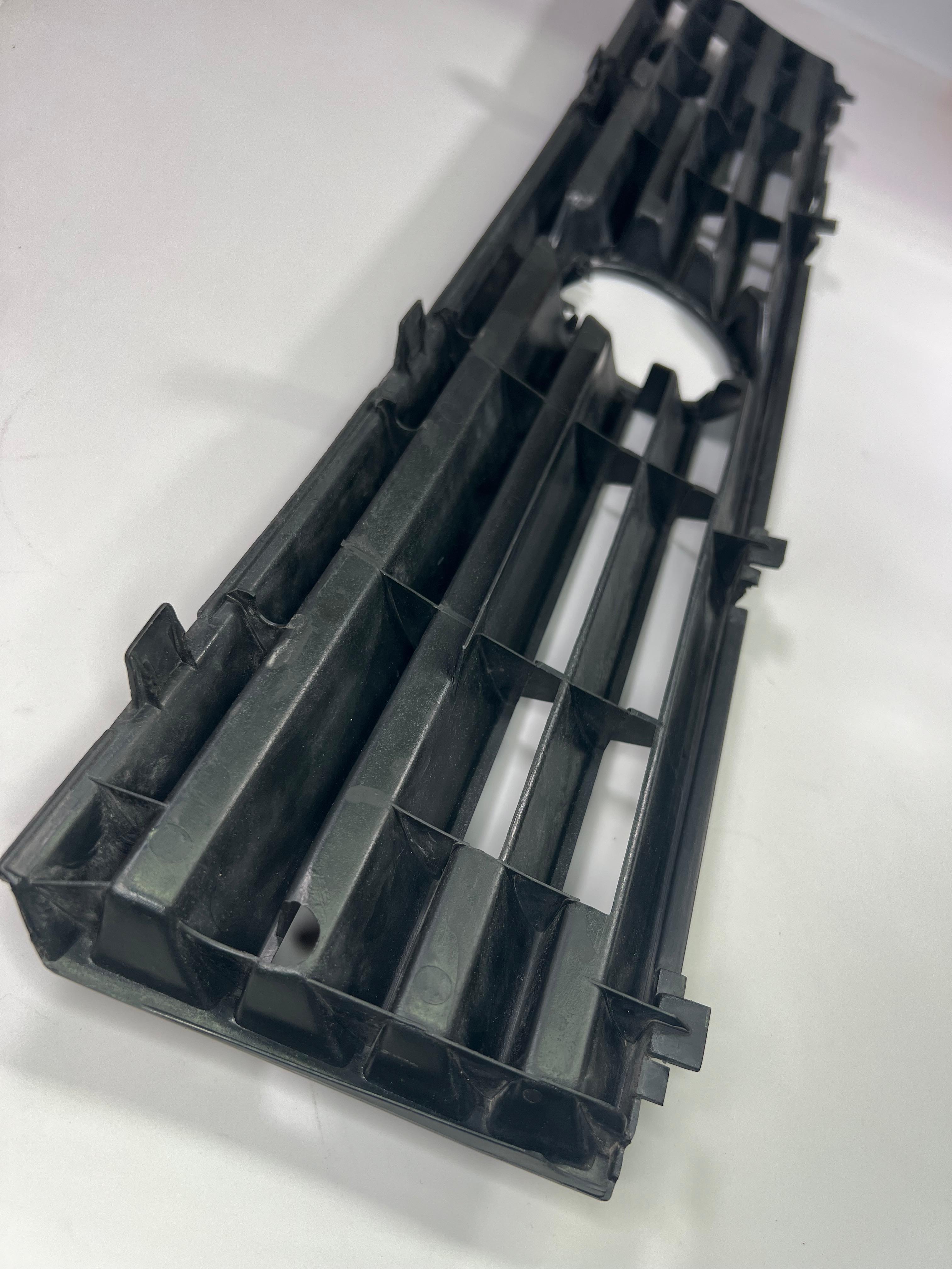 Kühlergrill Polo III G40 mit der original Teilenummer : 867 853 653 G