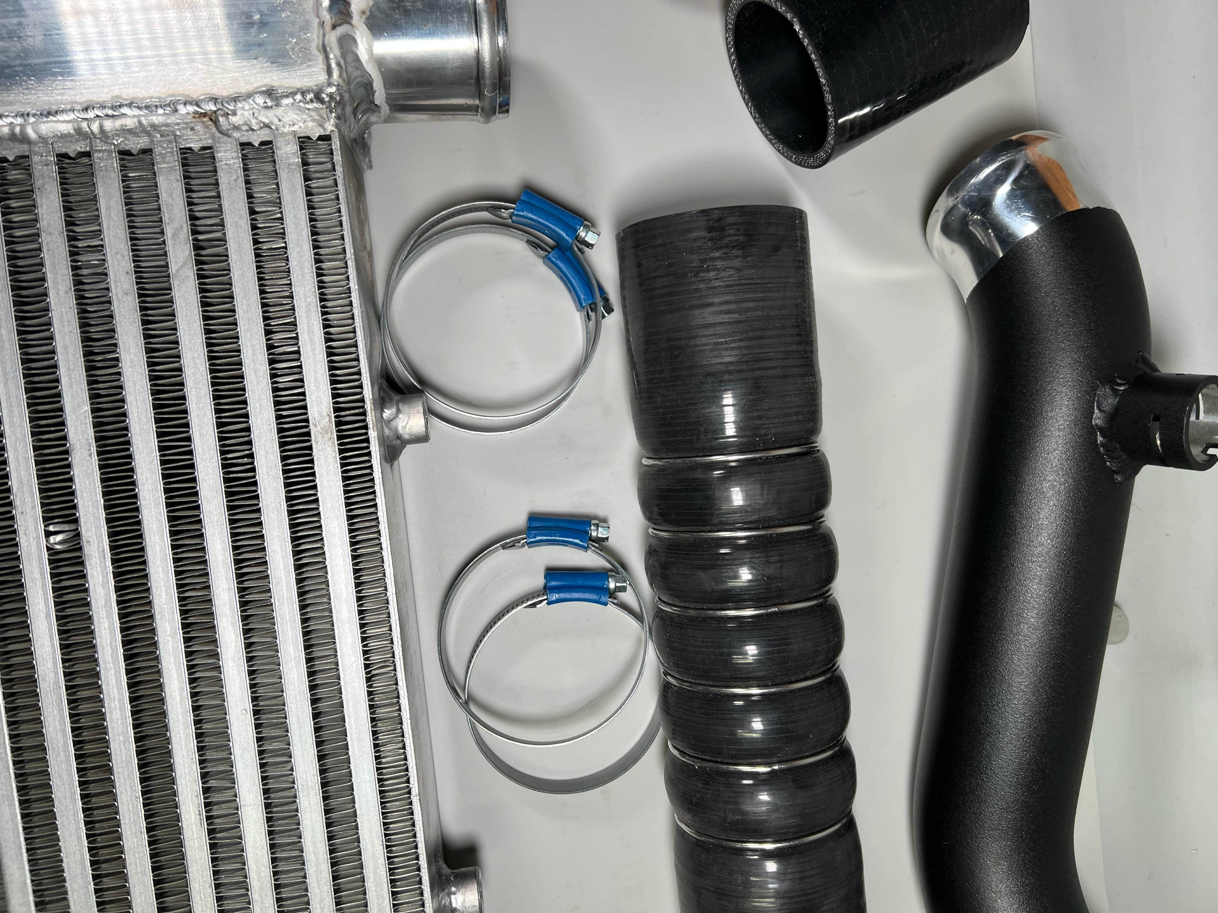 Polo II G40 Ladeluftkühler-Kit mit Ladedruckrohre, Auslassbogen und Schläuchen