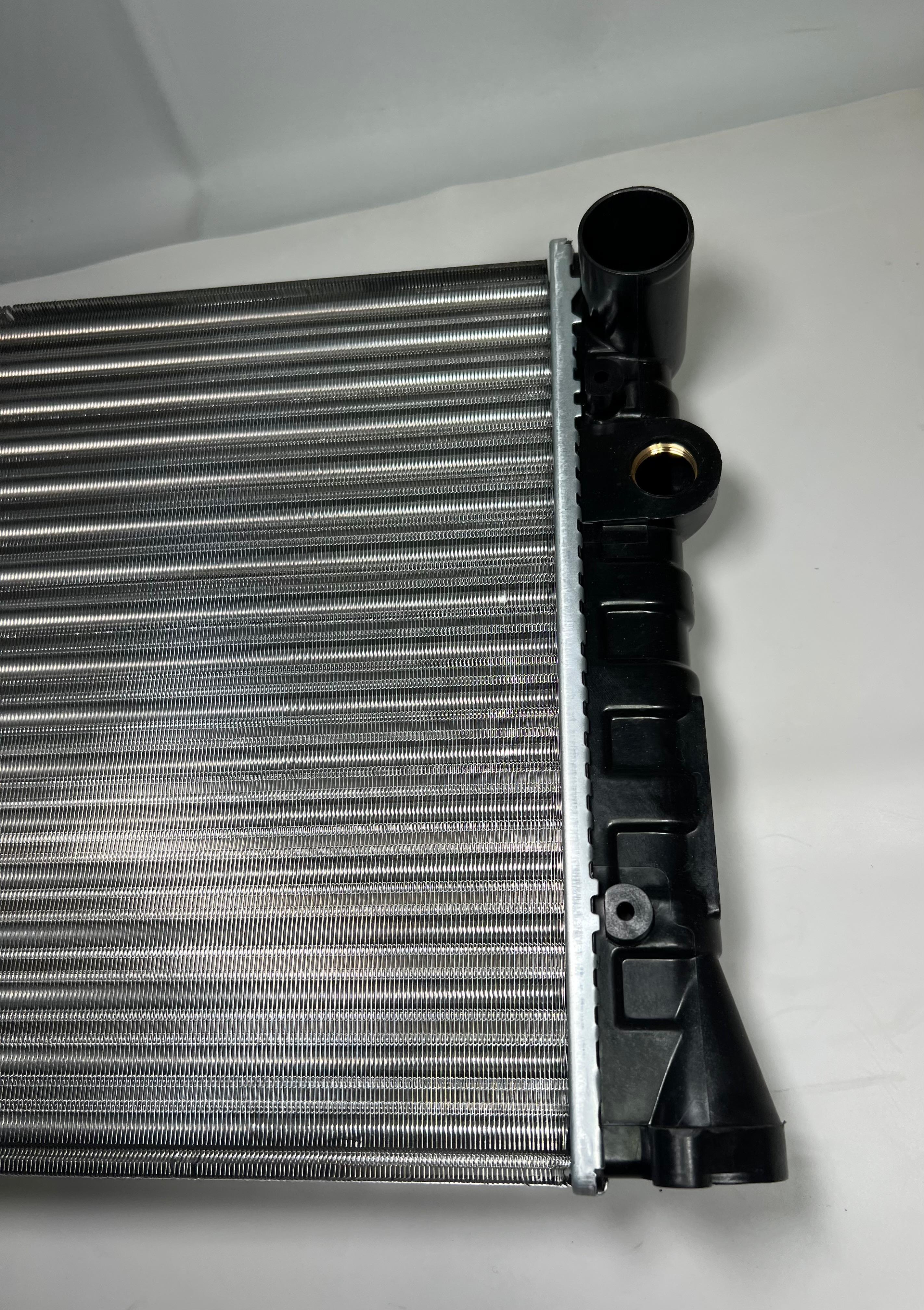Wasserkühler mit Kunststoffkästen Golf II G60 mit 630mm Corrado und Golf 2 G60