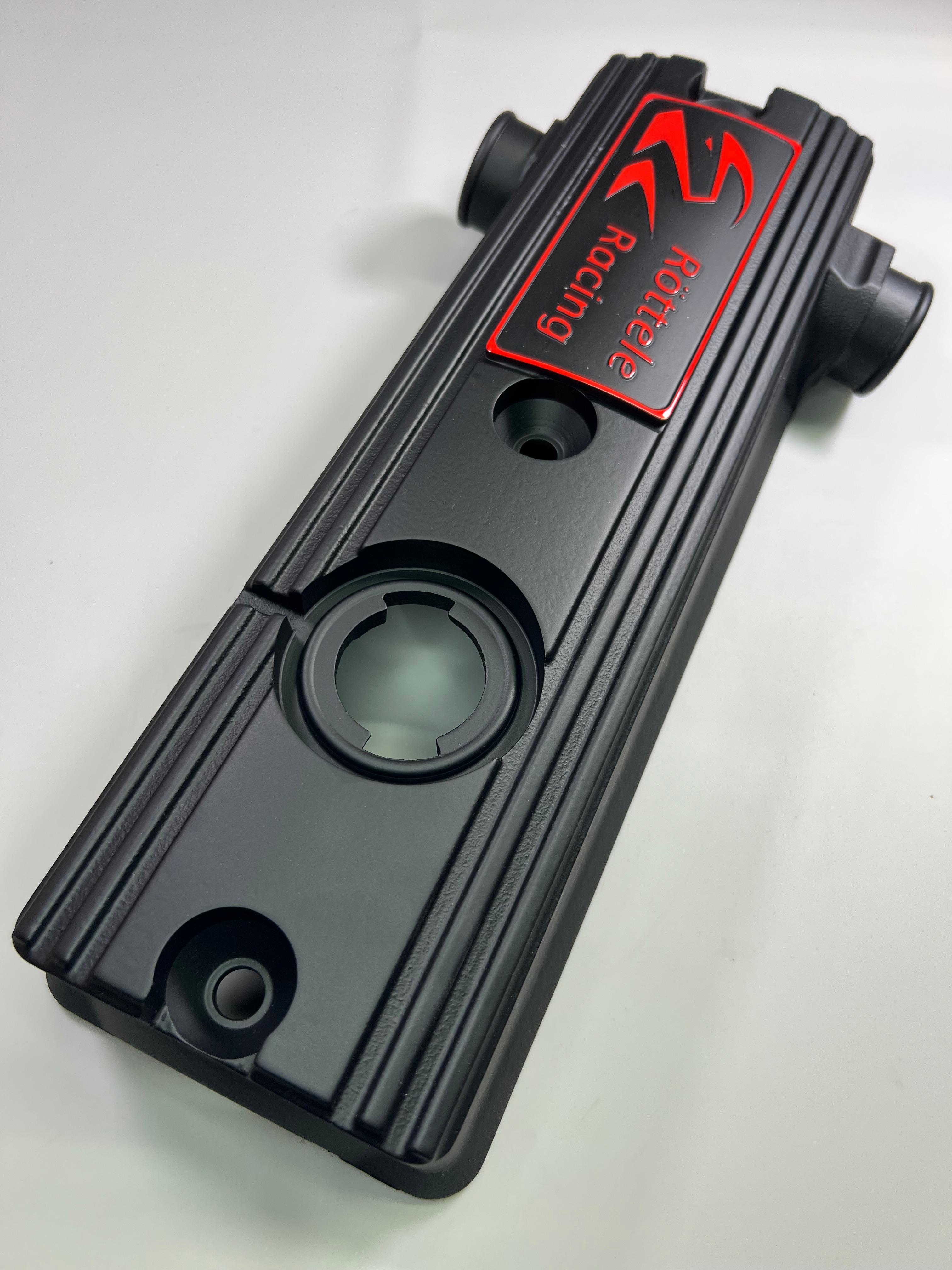 Ventildeckel Polo G40 mit unserem Logo in den Farben Blau, Rot und Gelb Röttele Racing