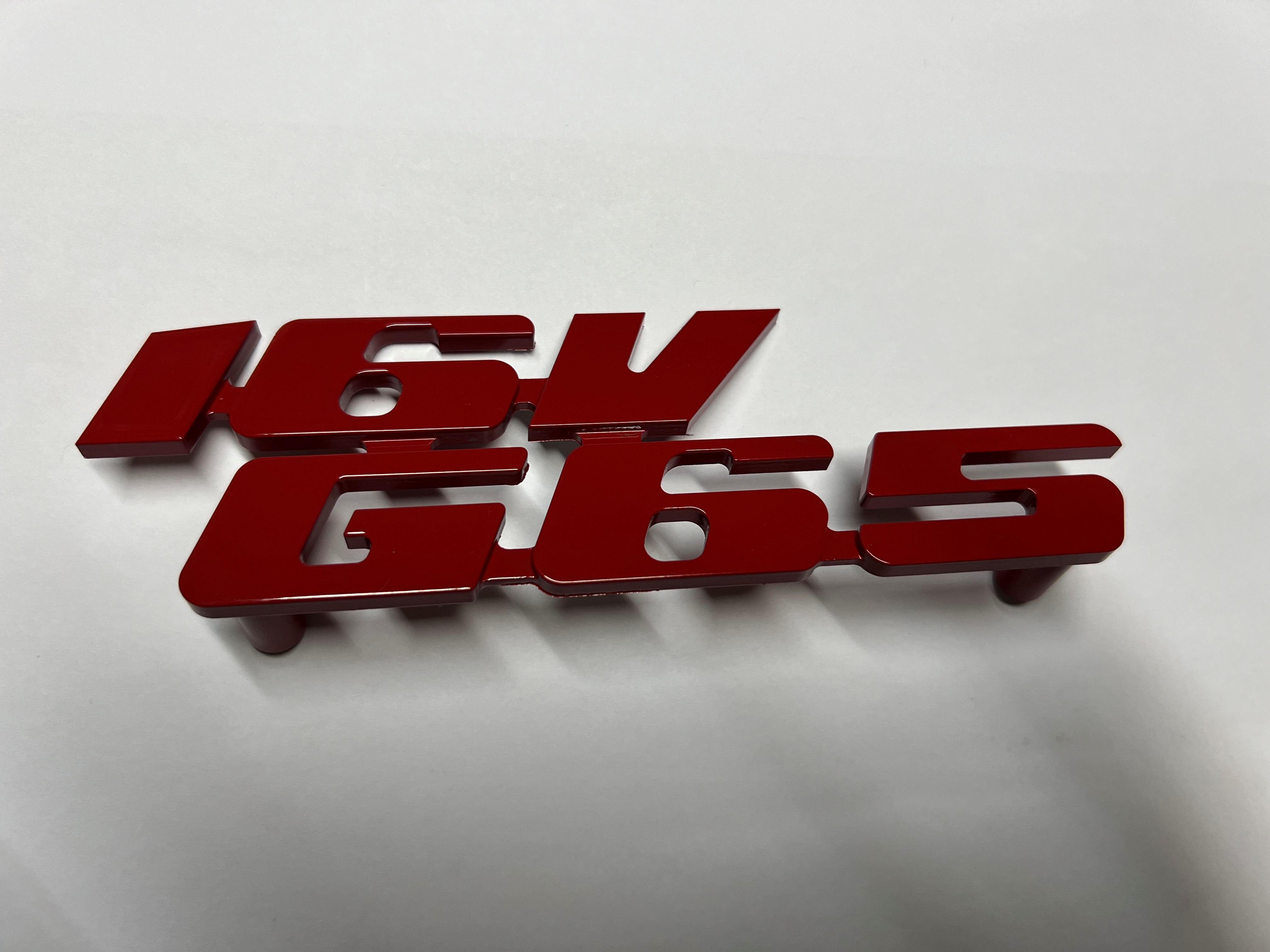 Emblem für den 16VG65 Kühlergrill aus Aluminium