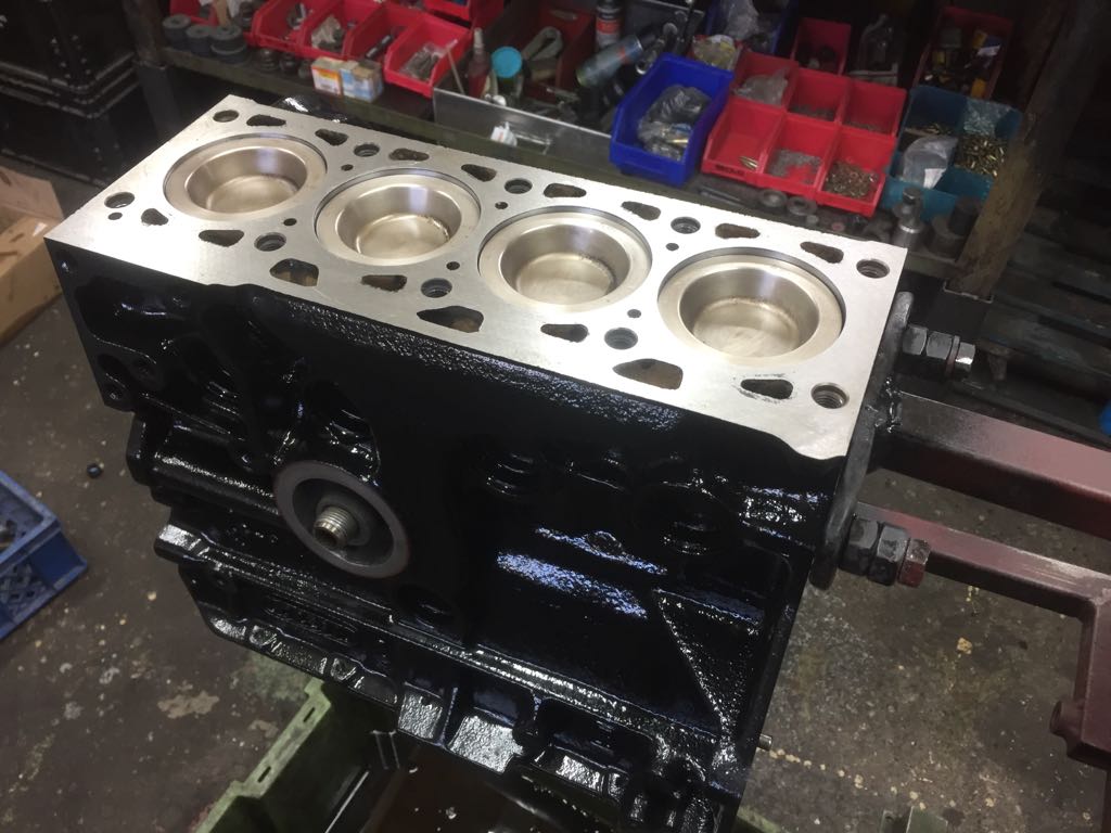 Polo G40 Tauschmotor mit neuen Kolben  Motorkennung: PY ab Baujahr 1988 mit gestecktem Wasserrohr